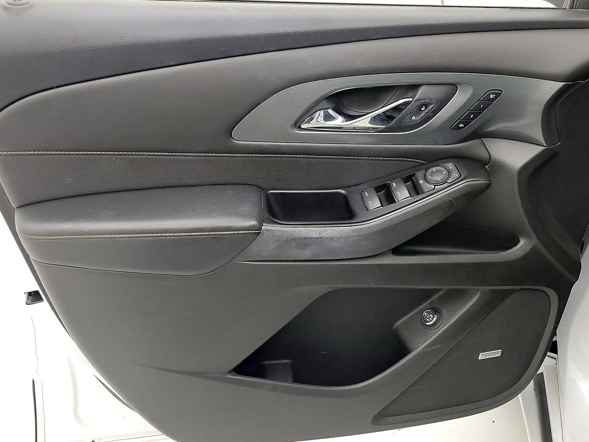 Thumbnail: 2018 Chevrolet Traverse - 12
