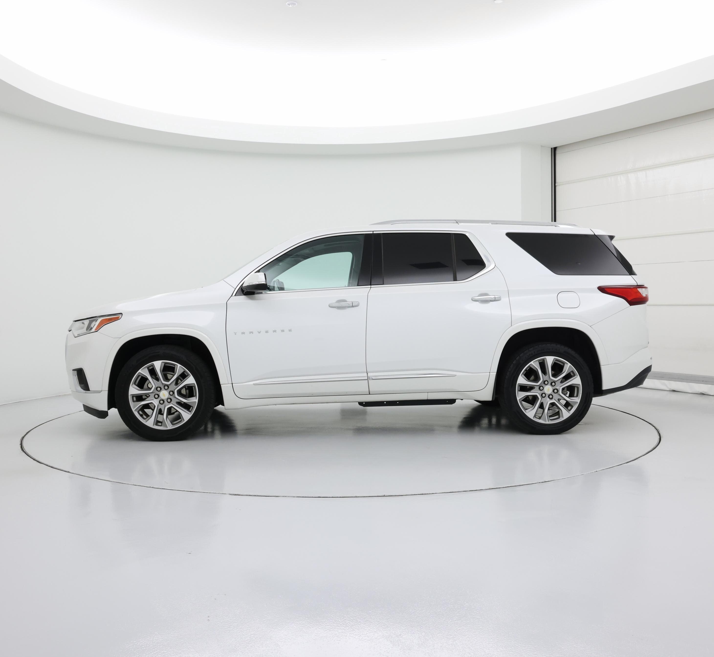 Thumbnail: 2018 Chevrolet Traverse - 3