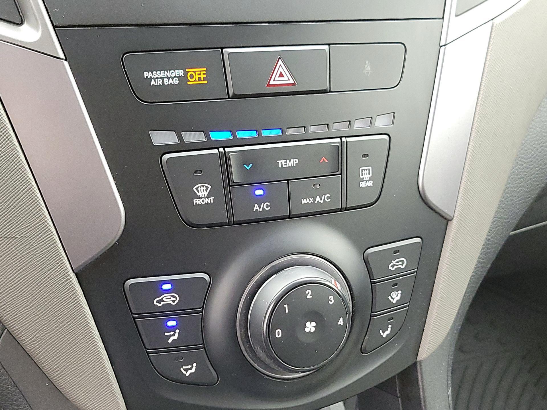 Thumbnail: 2014 Hyundai Santa Fe - 16