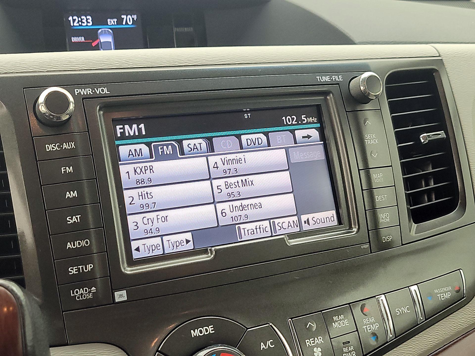 Thumbnail: 2014 Toyota Sienna - 16