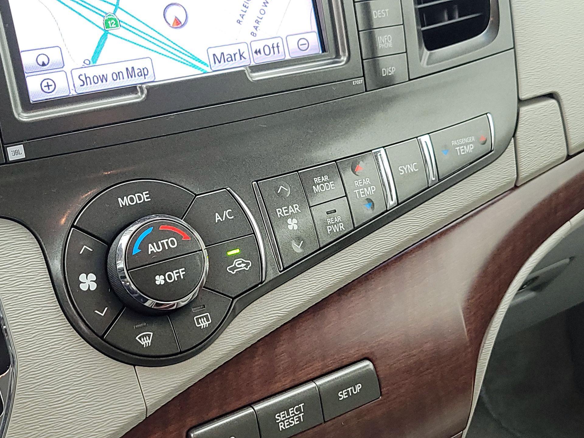 Thumbnail: 2014 Toyota Sienna - 17