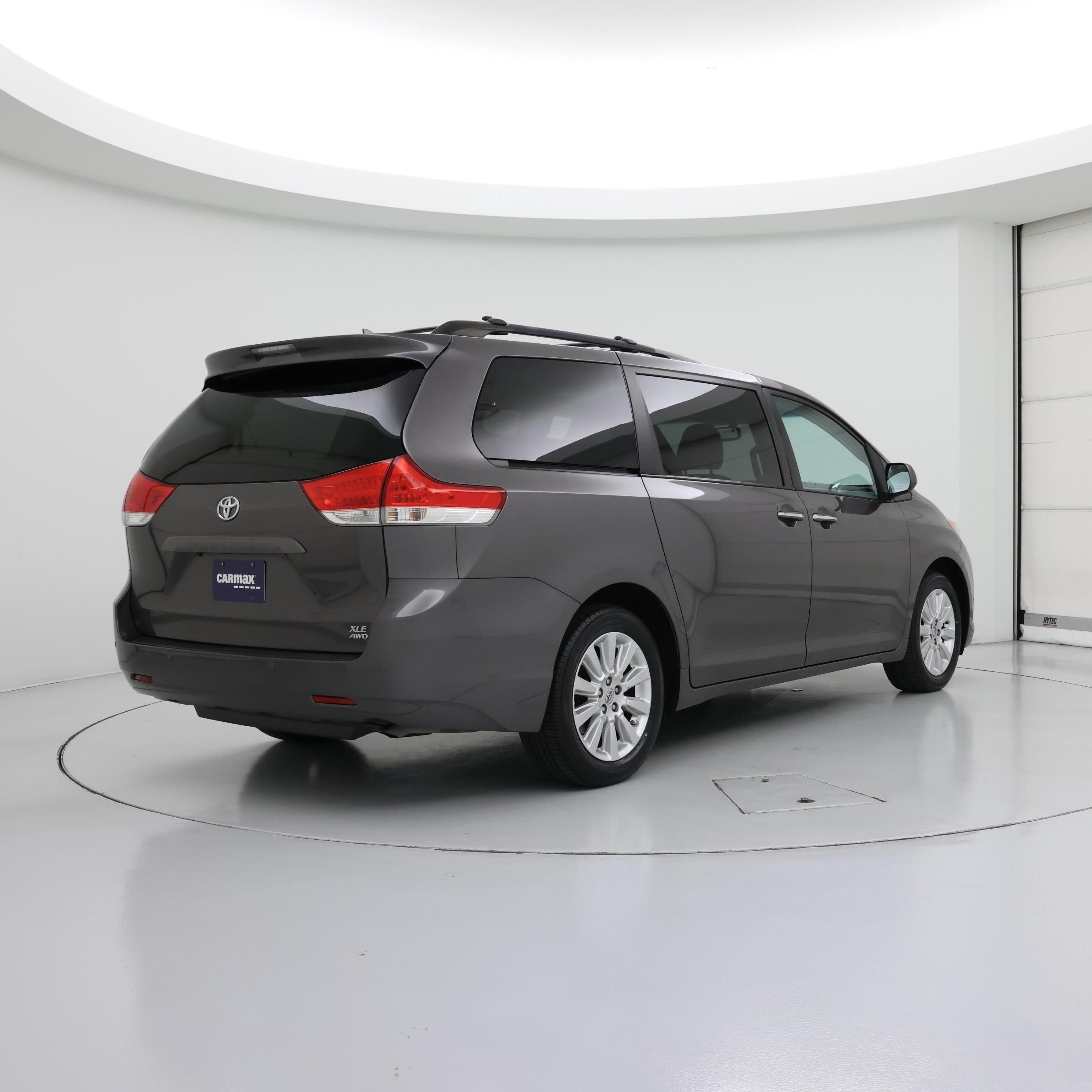 Thumbnail: 2014 Toyota Sienna - 8