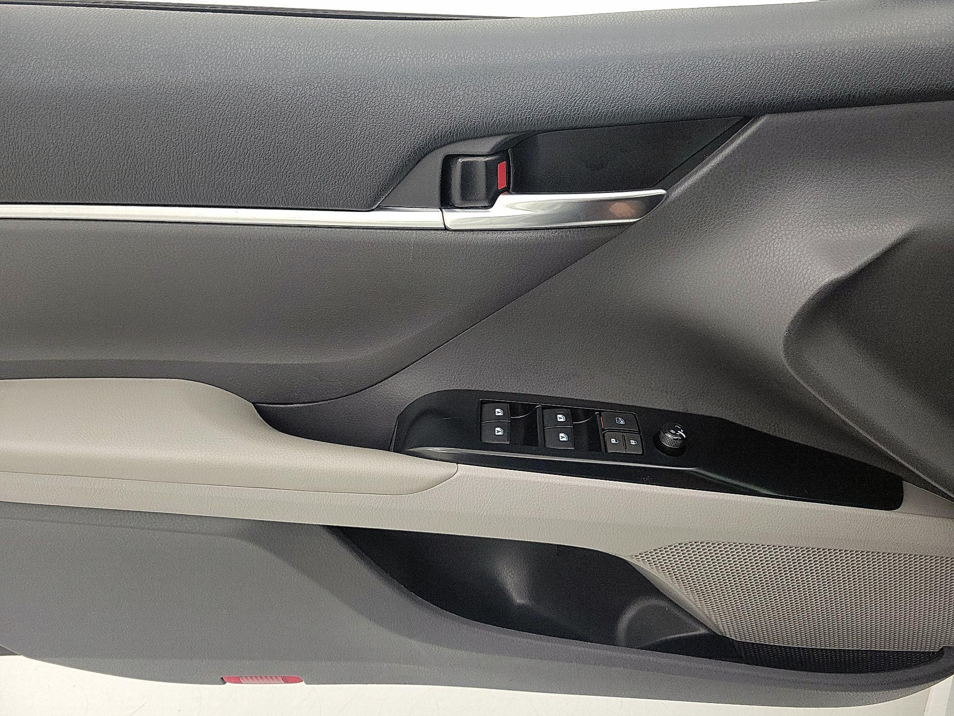 Thumbnail: 2020 Toyota Camry - 12