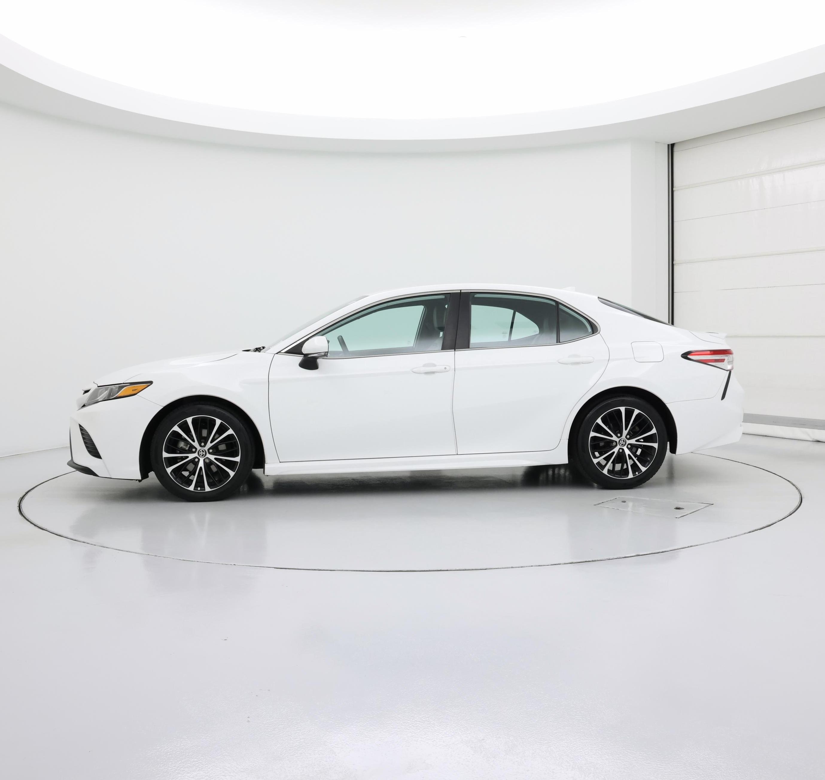 Thumbnail: 2020 Toyota Camry - 3