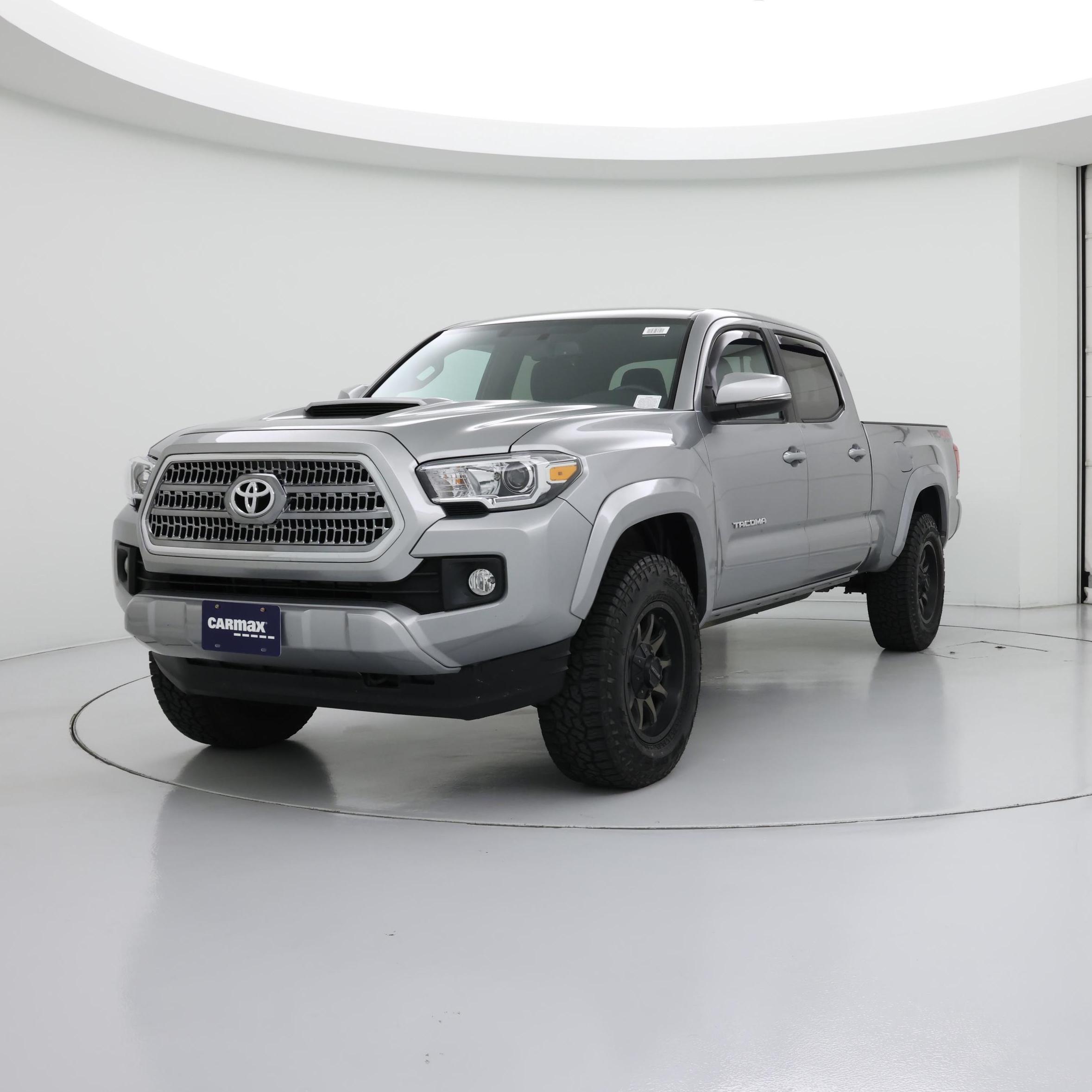 Thumbnail: 2017 Toyota Tacoma - 4