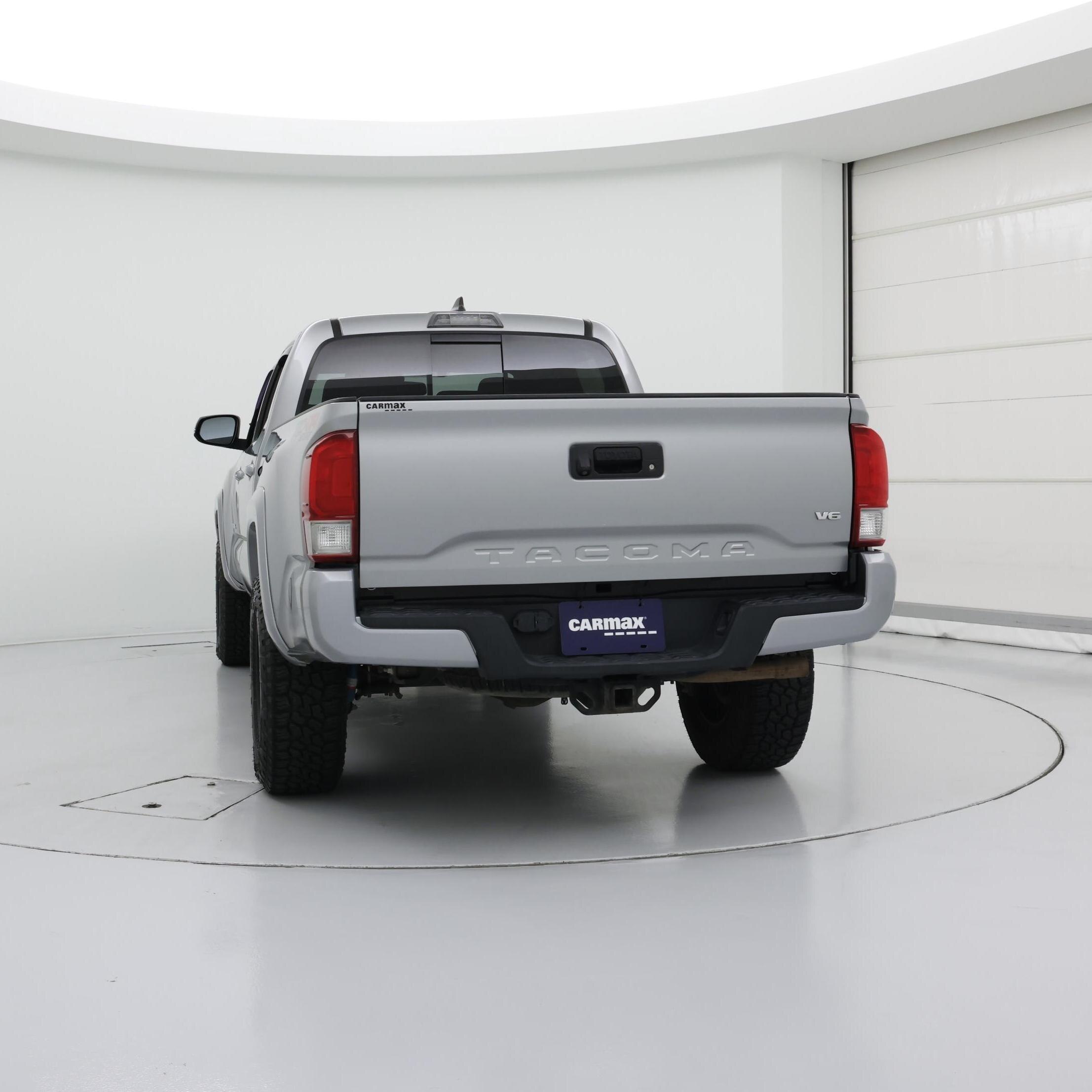 Thumbnail: 2017 Toyota Tacoma - 6