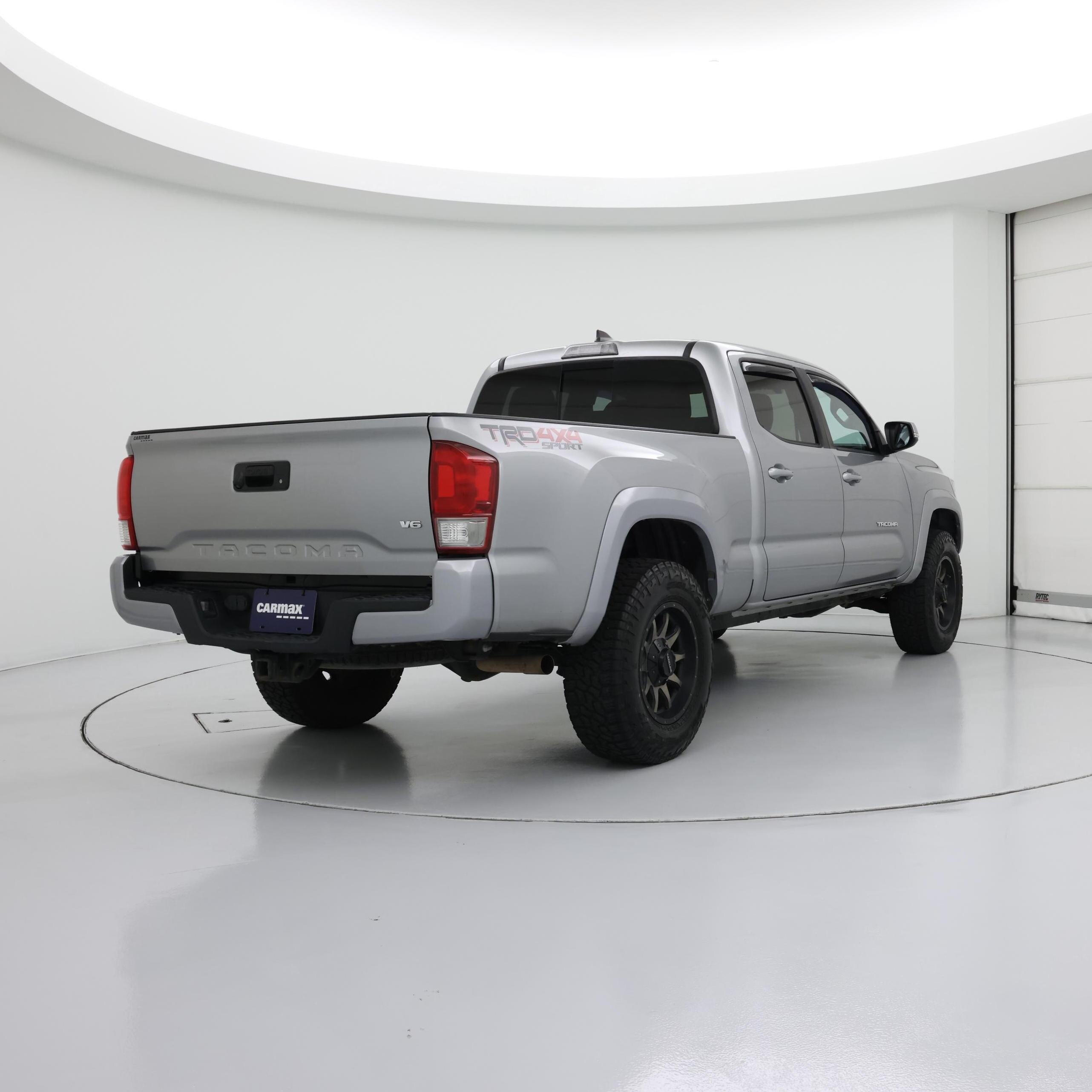 Thumbnail: 2017 Toyota Tacoma - 8