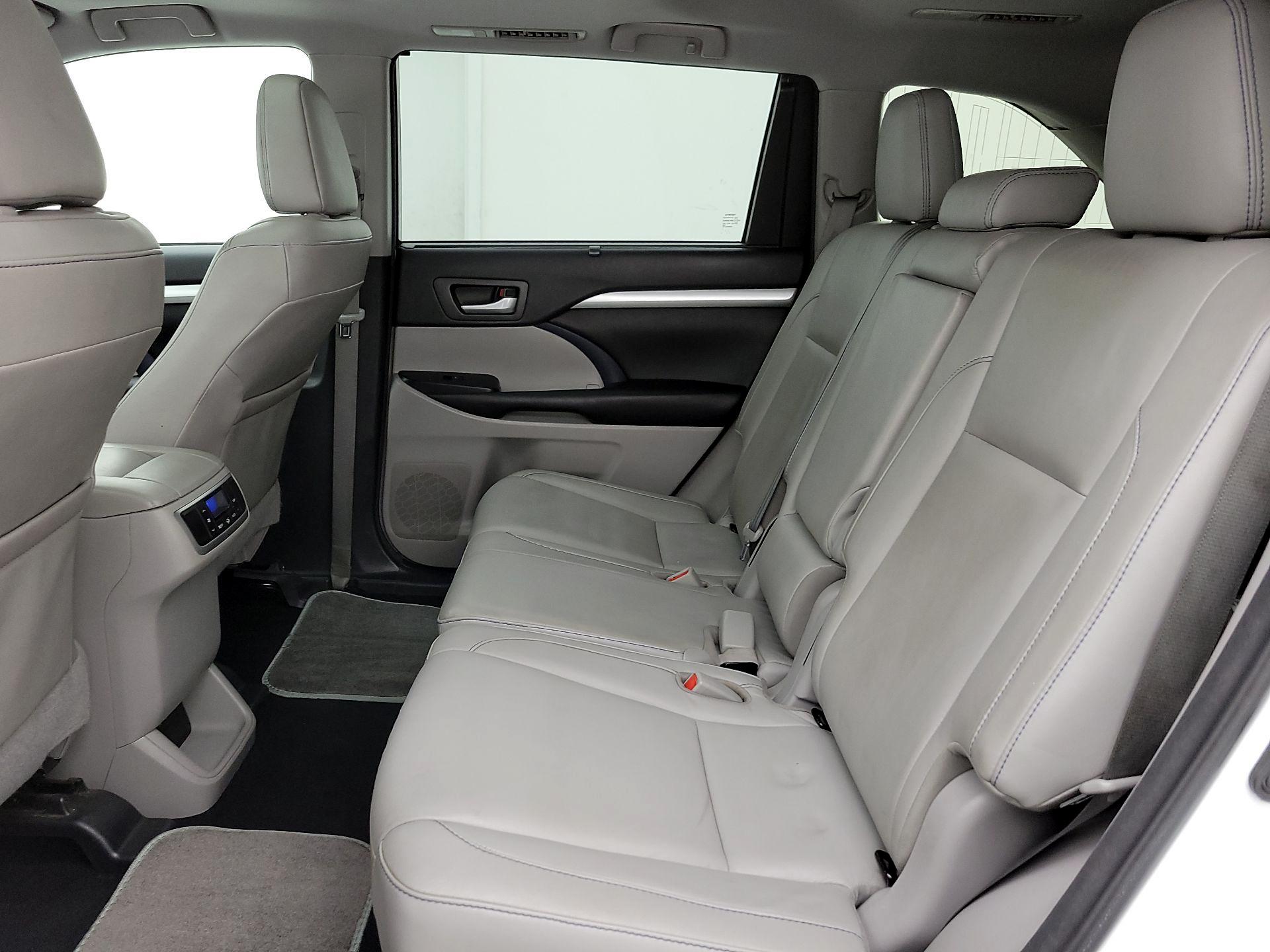 Thumbnail: 2018 Toyota Highlander - 20