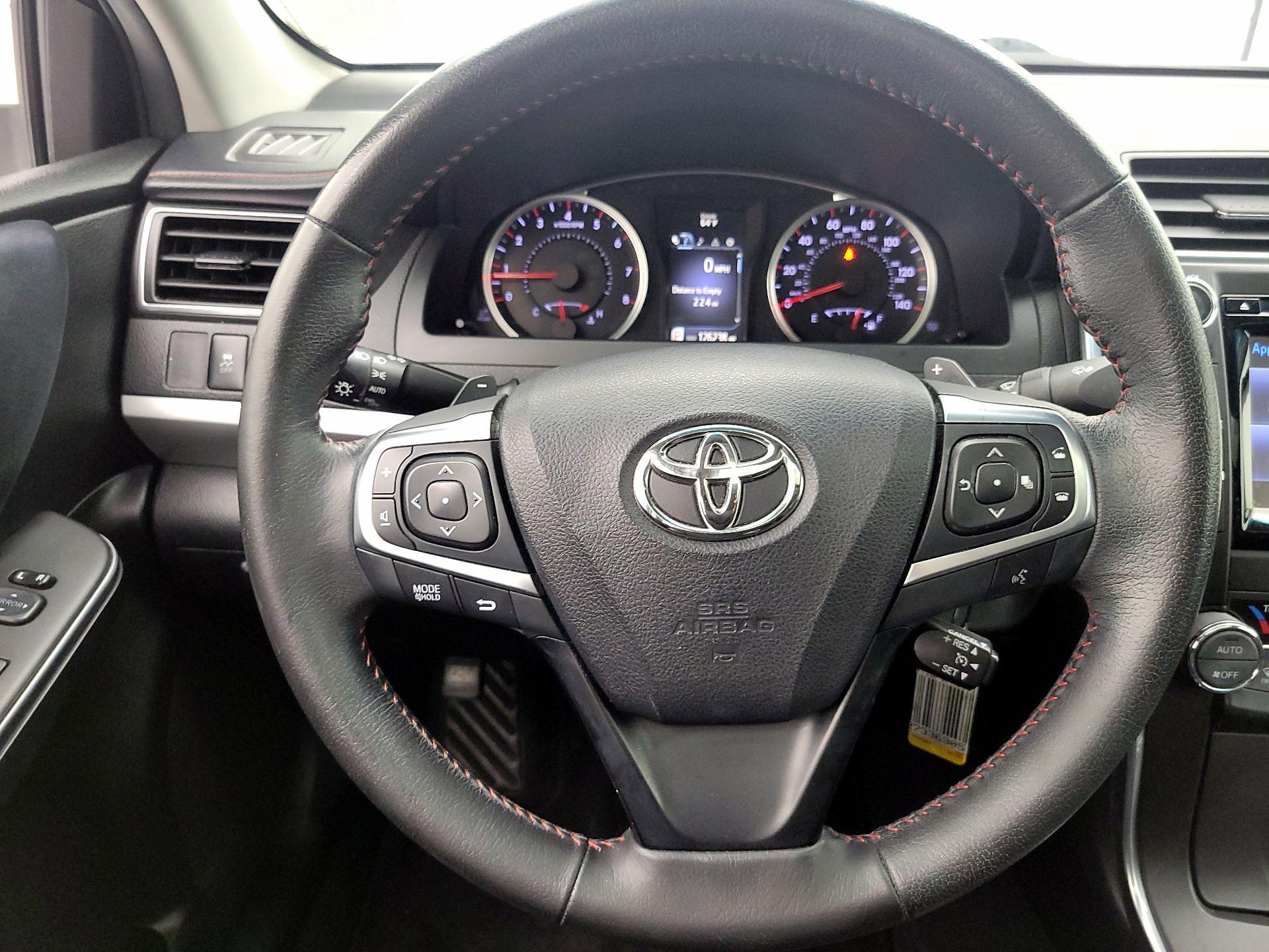 Thumbnail: 2016 Toyota Camry - 10