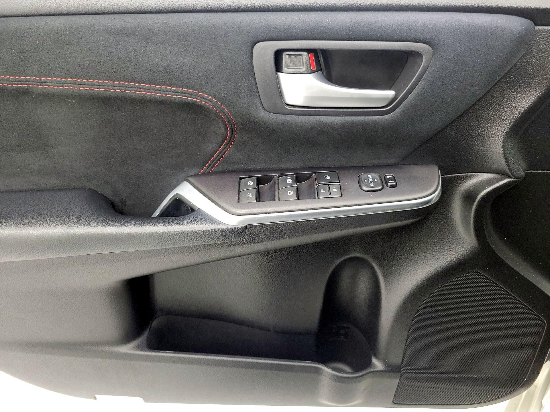Thumbnail: 2016 Toyota Camry - 12