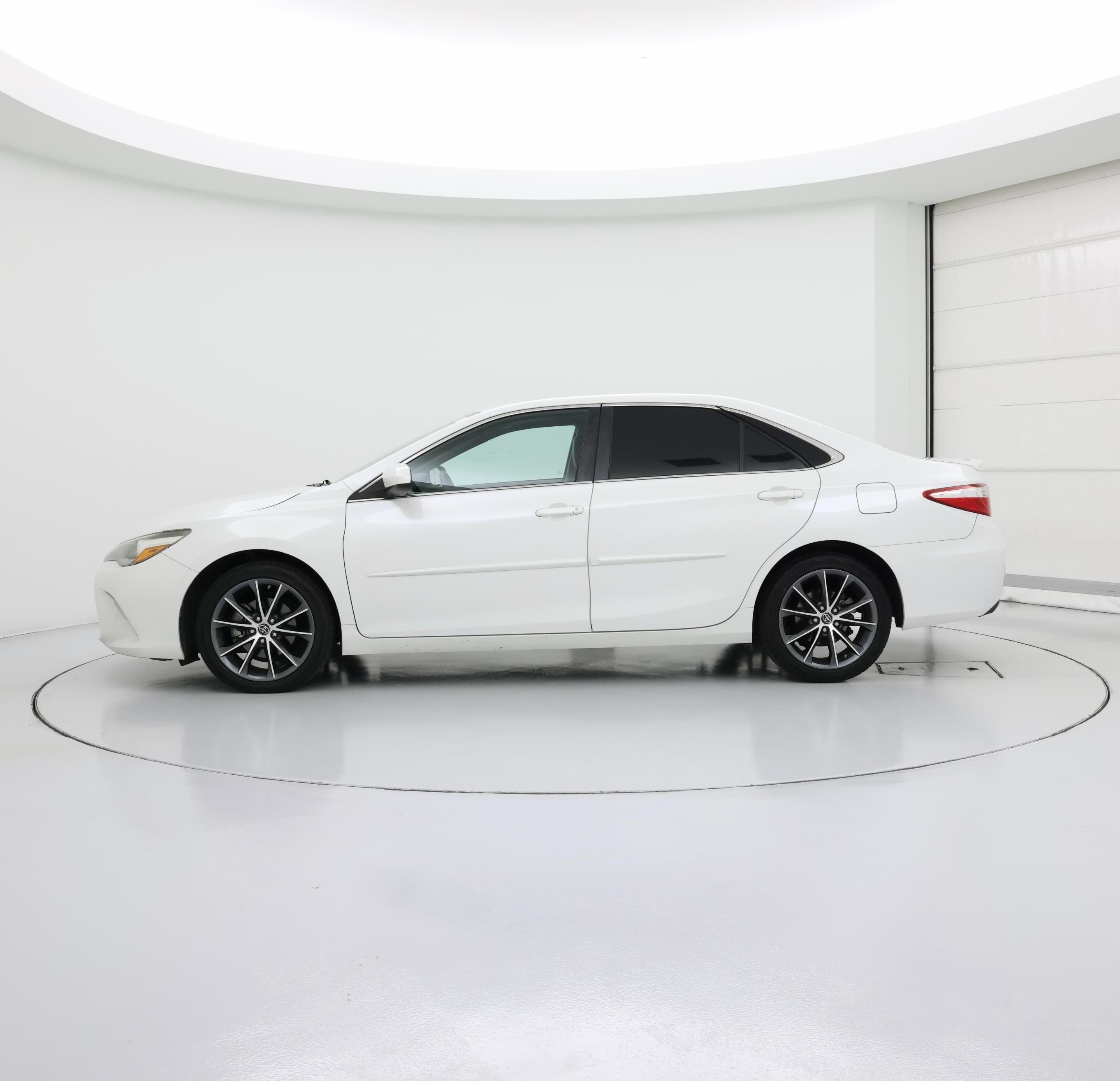 Thumbnail: 2016 Toyota Camry - 3