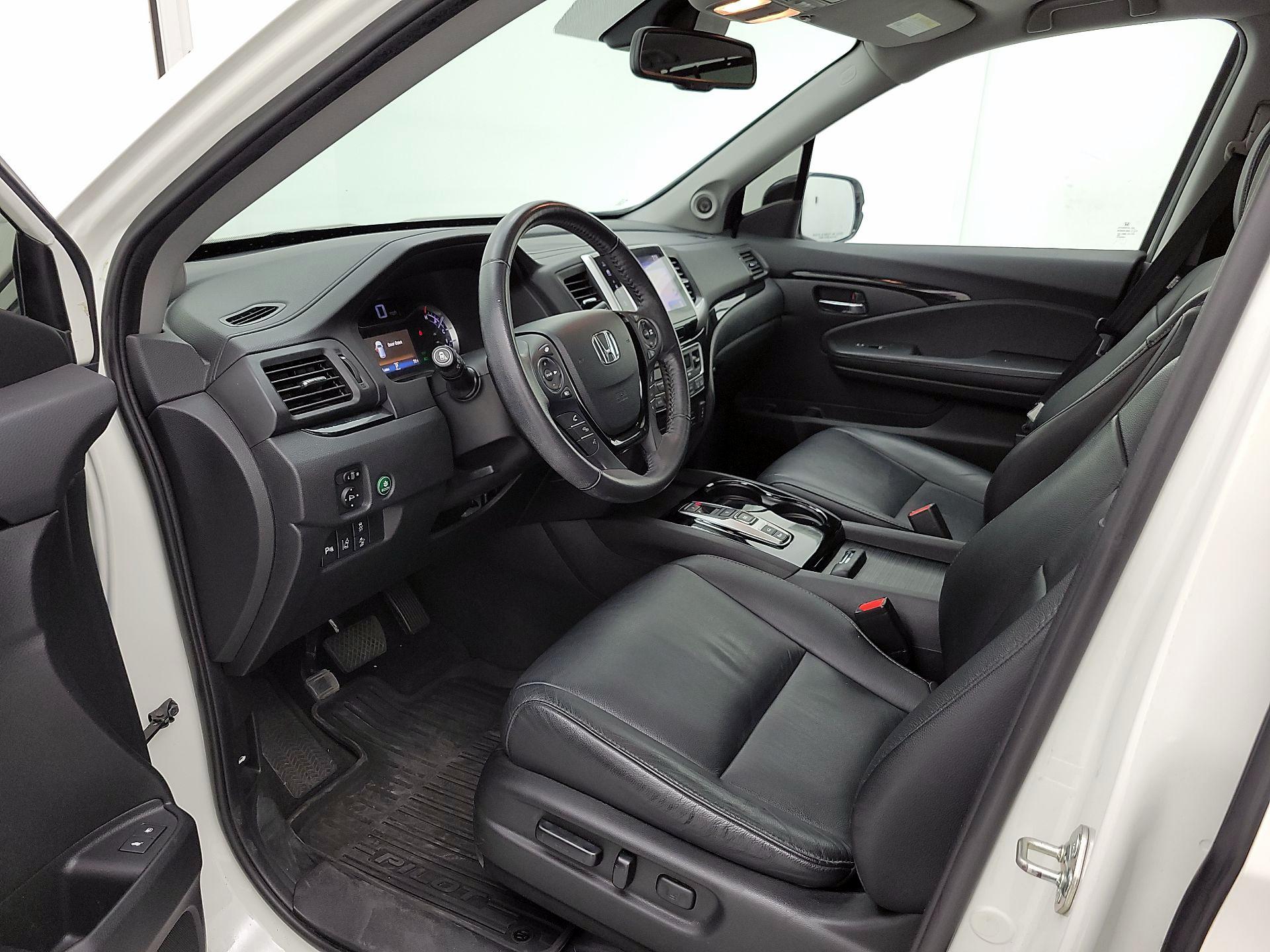 Thumbnail: 2017 Honda Pilot - 11