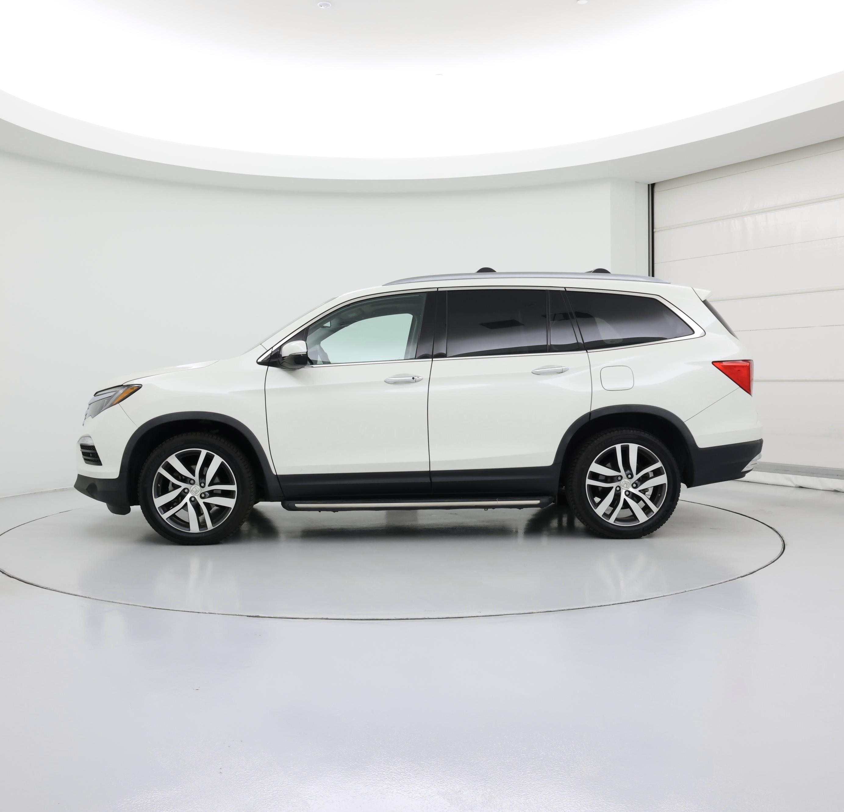 Thumbnail: 2017 Honda Pilot - 3