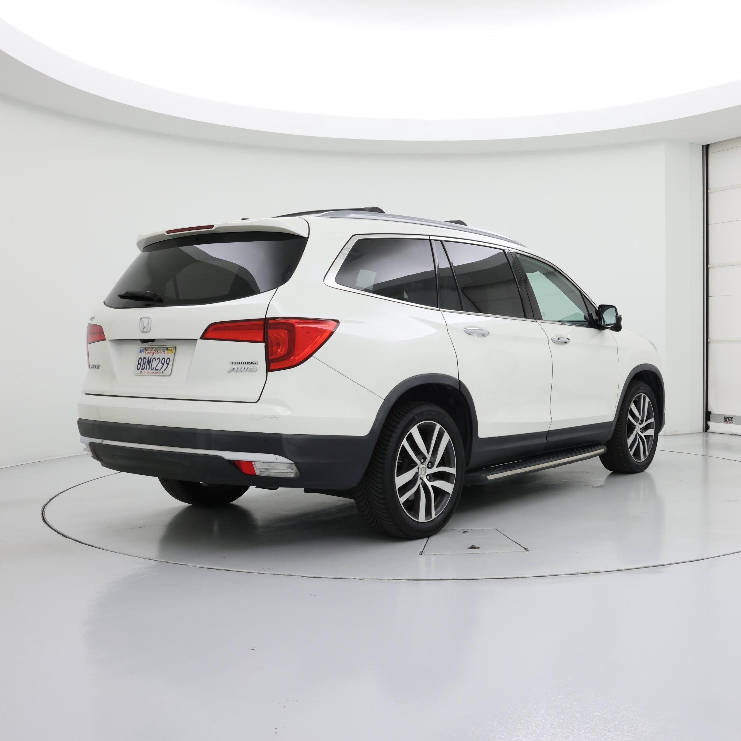 Thumbnail: 2017 Honda Pilot - 8