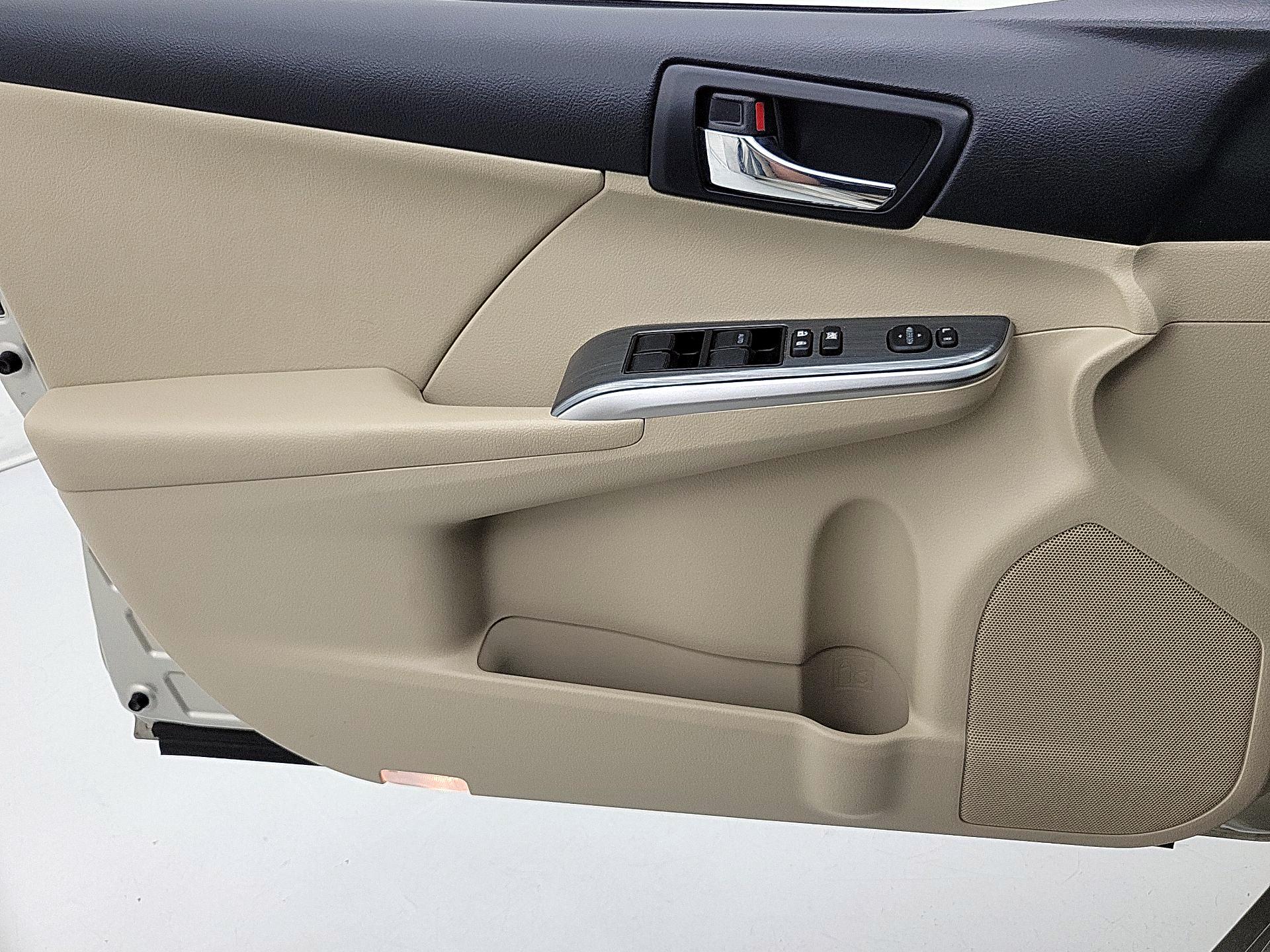 Thumbnail: 2014 Toyota Camry - 12