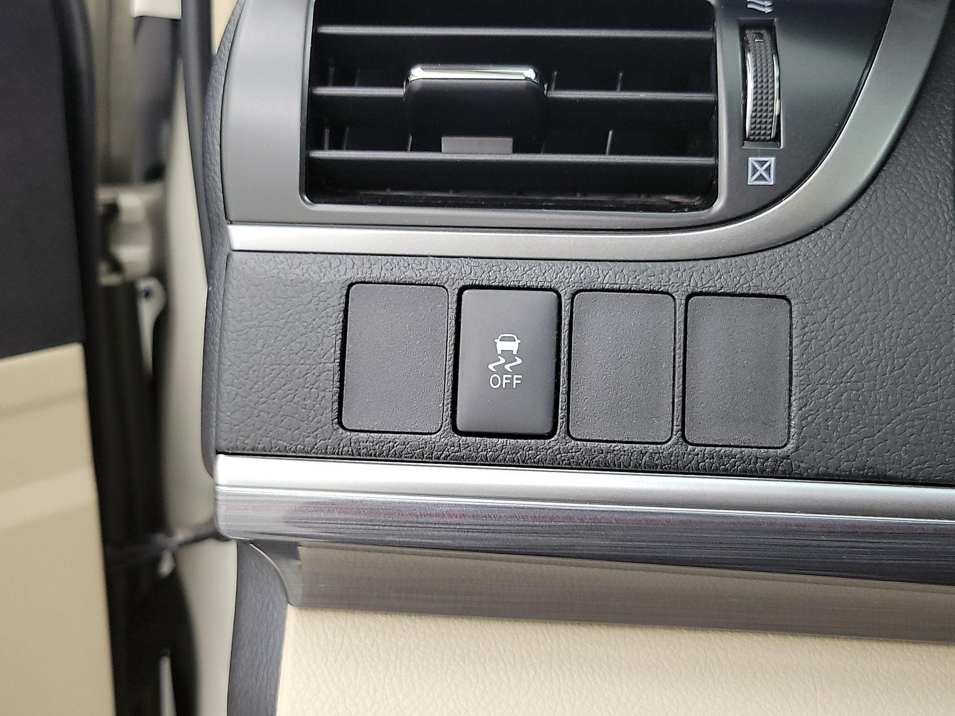 Thumbnail: 2014 Toyota Camry - 13