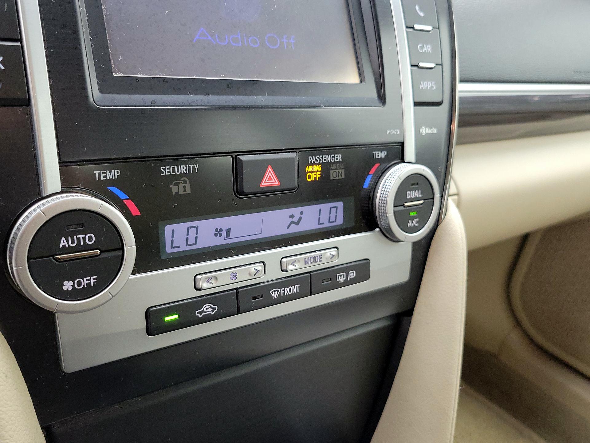 Thumbnail: 2014 Toyota Camry - 16