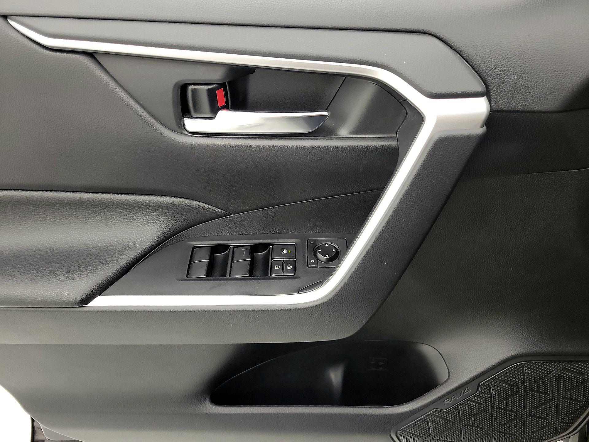 Thumbnail: 2020 Toyota RAV4 - 12
