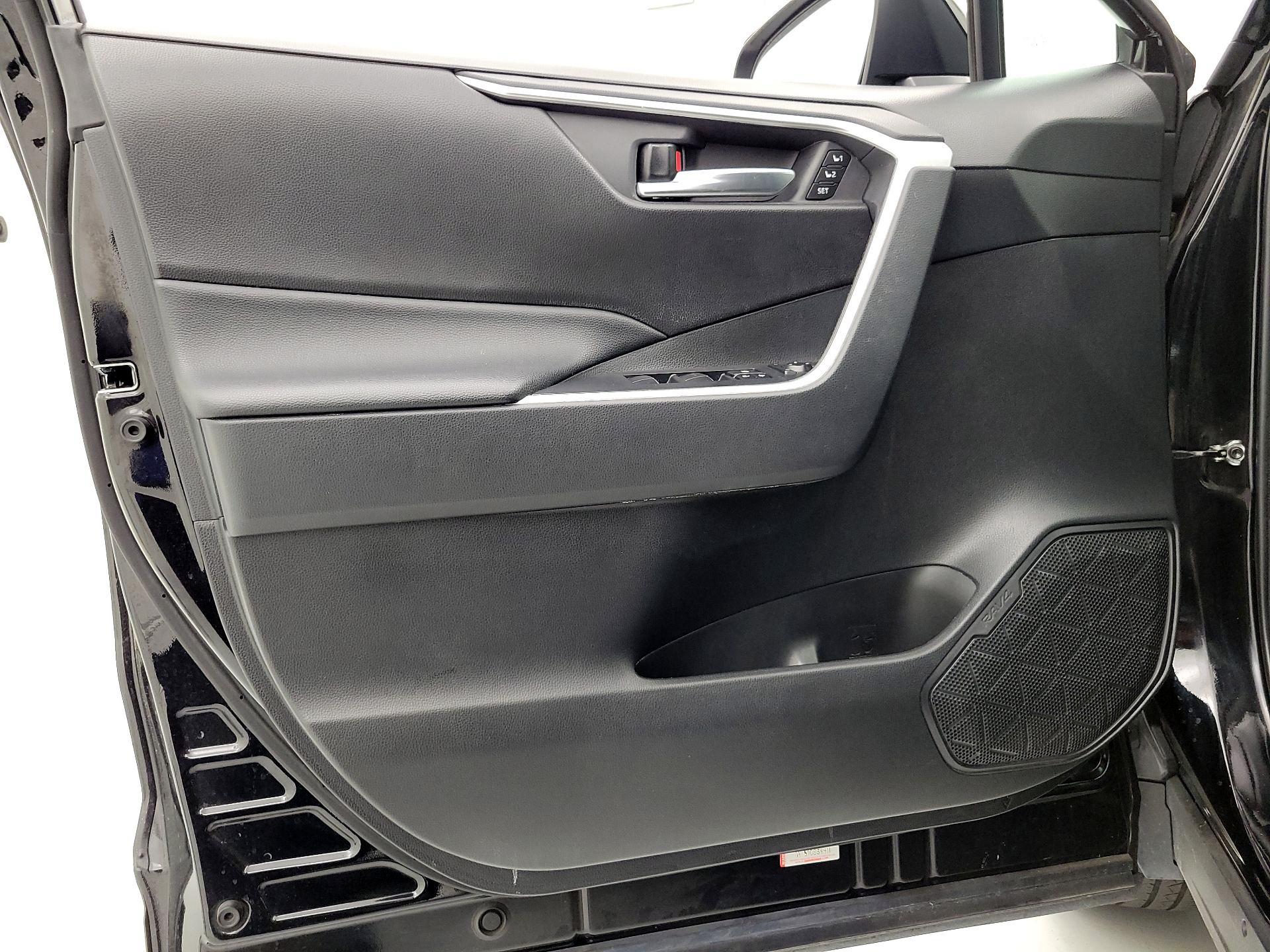 Thumbnail: 2021 Toyota RAV4 - 12