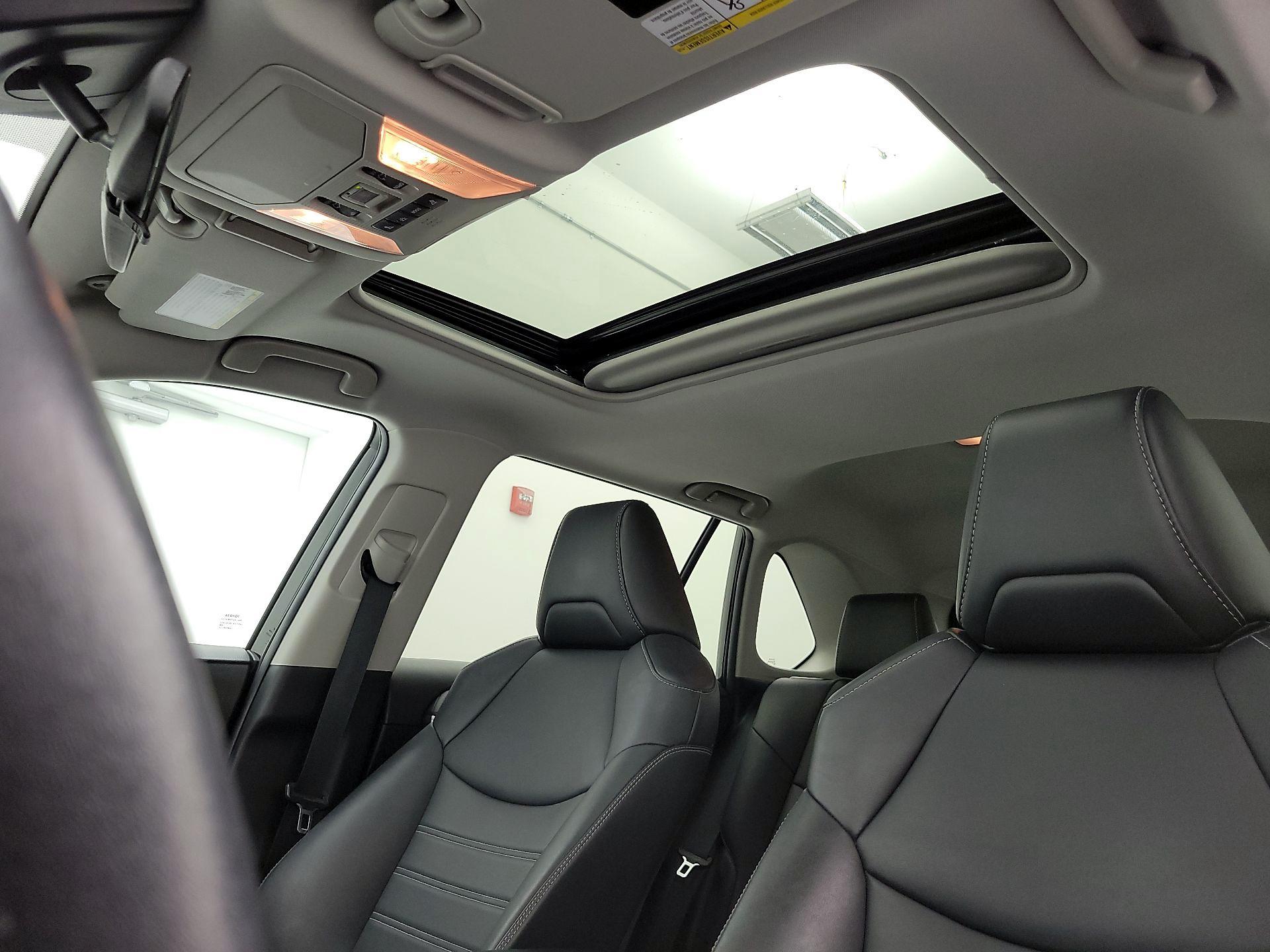 Thumbnail: 2021 Toyota RAV4 - 19