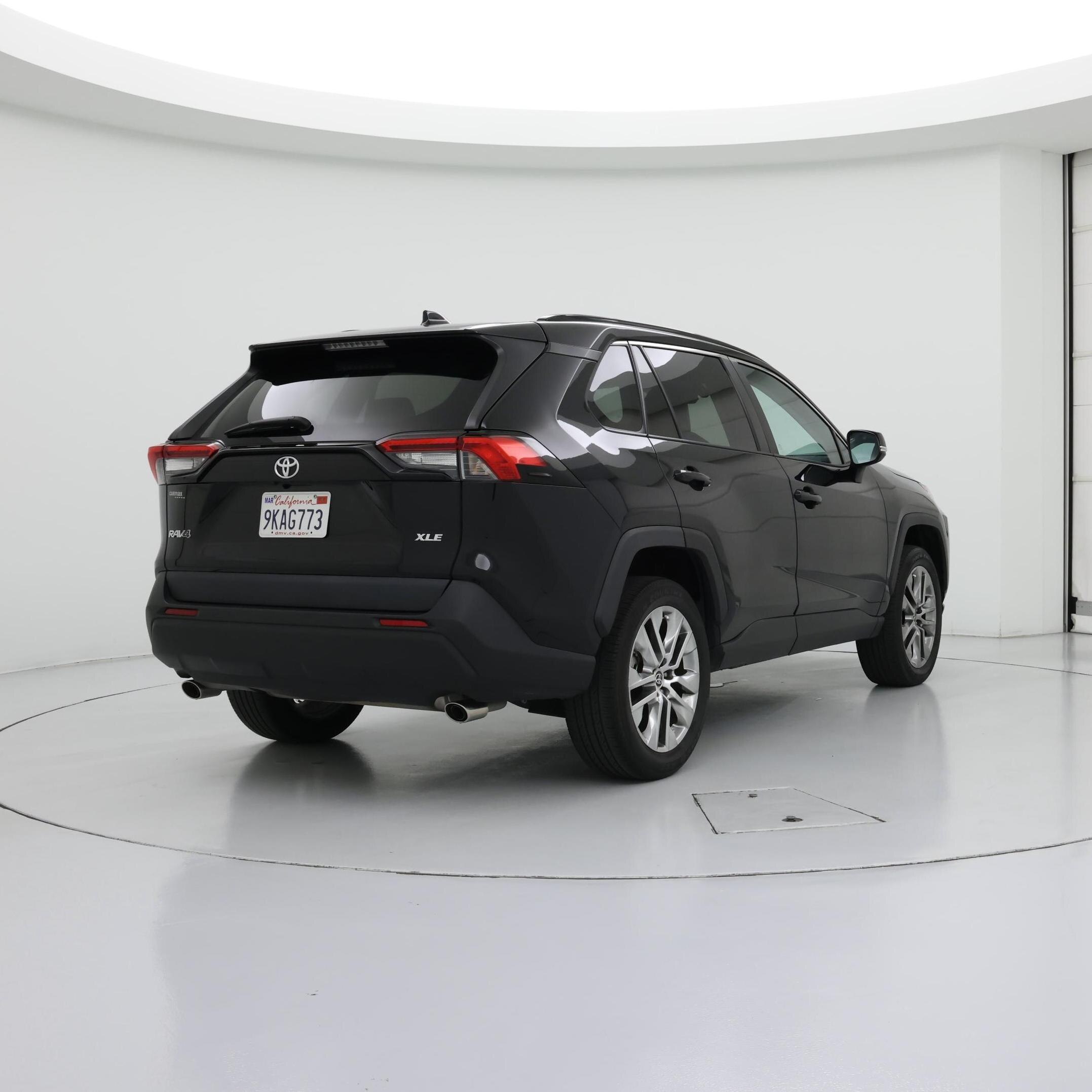 Thumbnail: 2021 Toyota RAV4 - 8