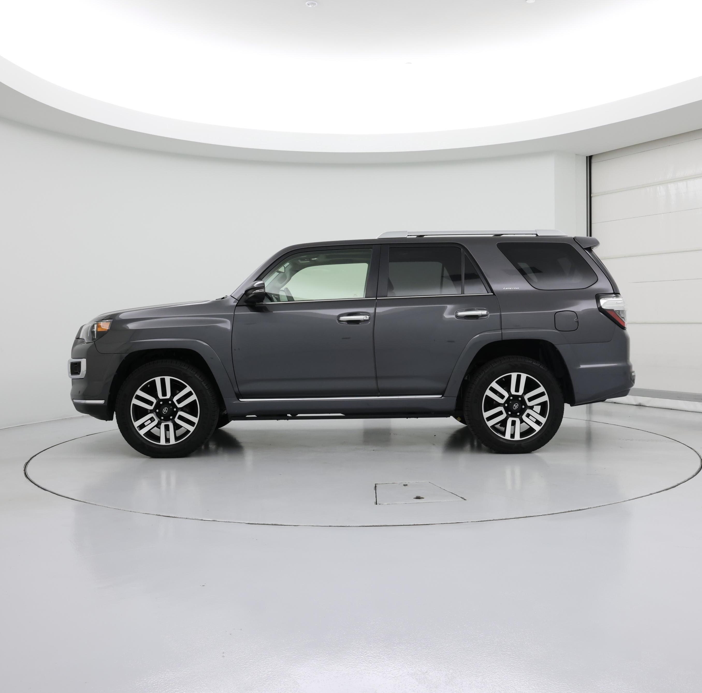 Thumbnail: 2018 Toyota 4Runner - 3