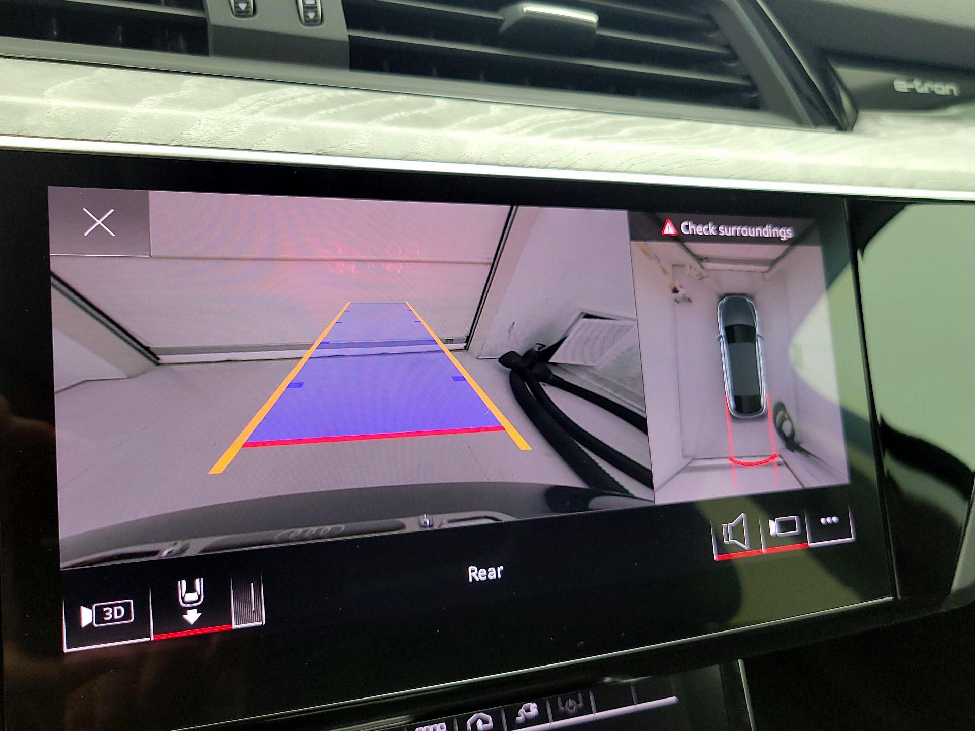 Thumbnail: 2021 Audi e-tron S - 15