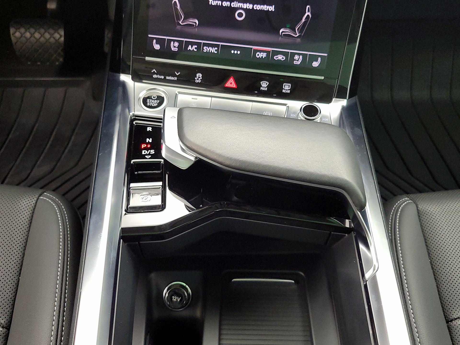 Thumbnail: 2021 Audi e-tron S - 18
