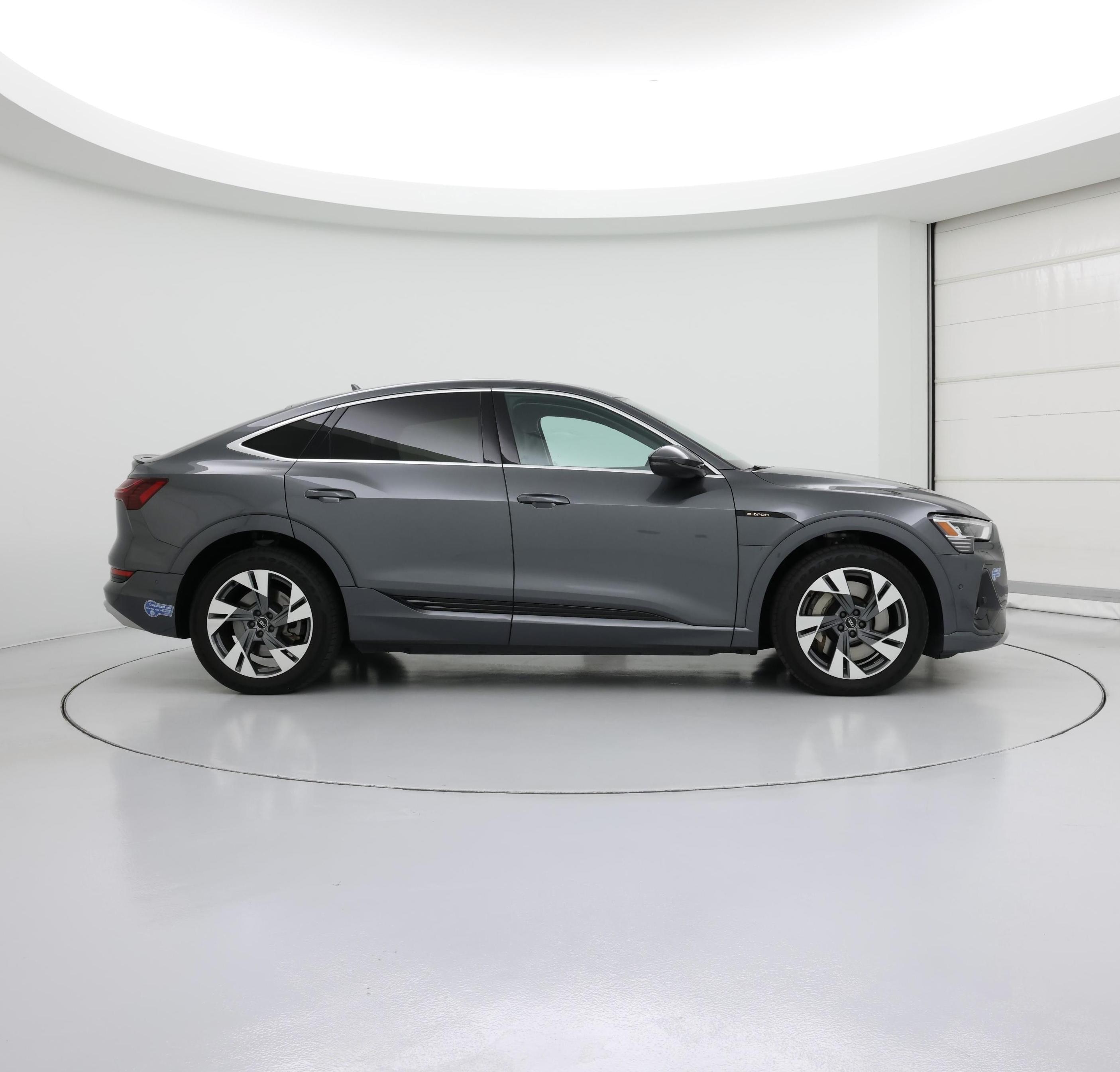 Thumbnail: 2021 Audi e-tron S - 7