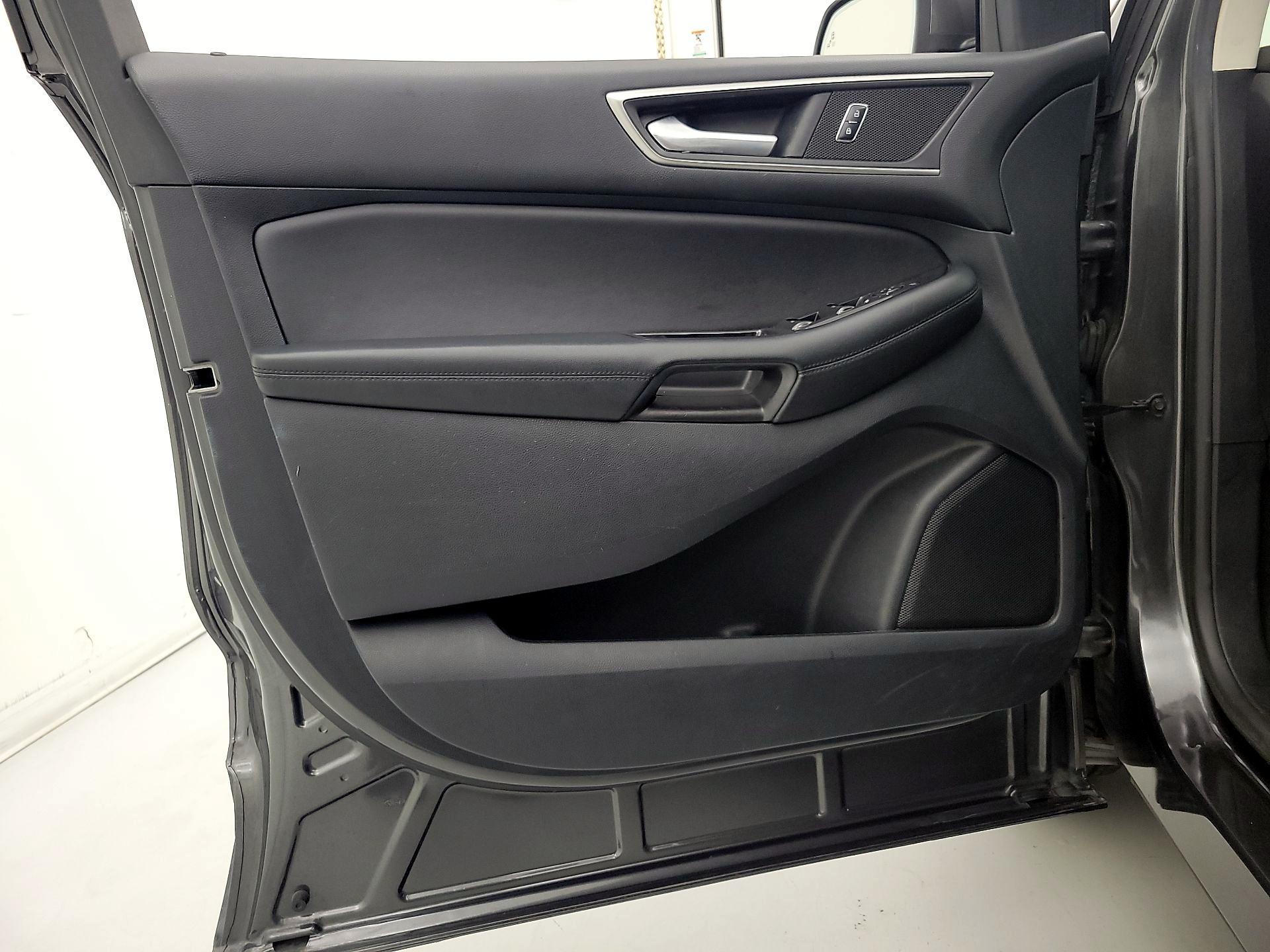 Thumbnail: 2016 Ford Edge - 12