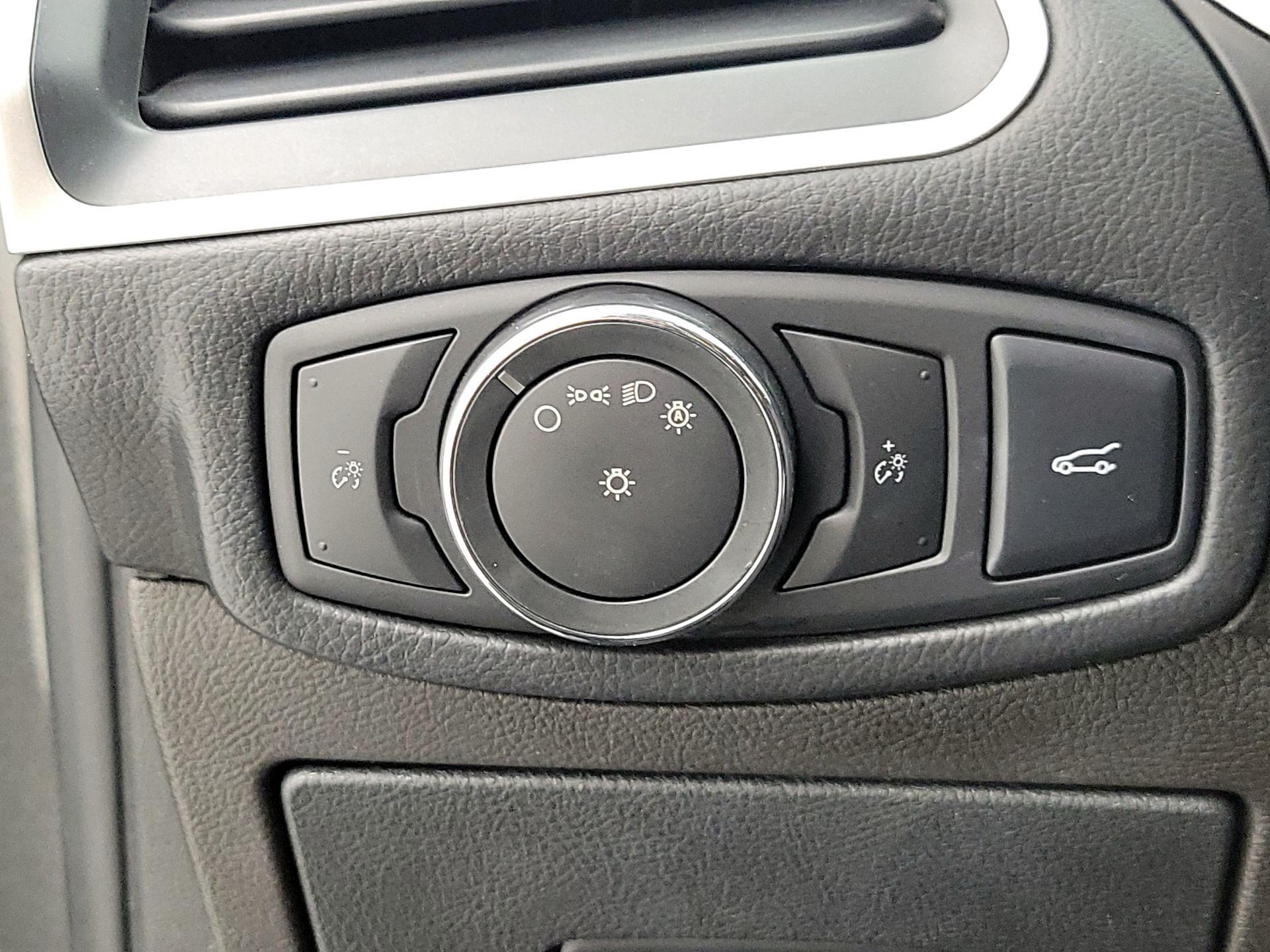 Thumbnail: 2016 Ford Edge - 13