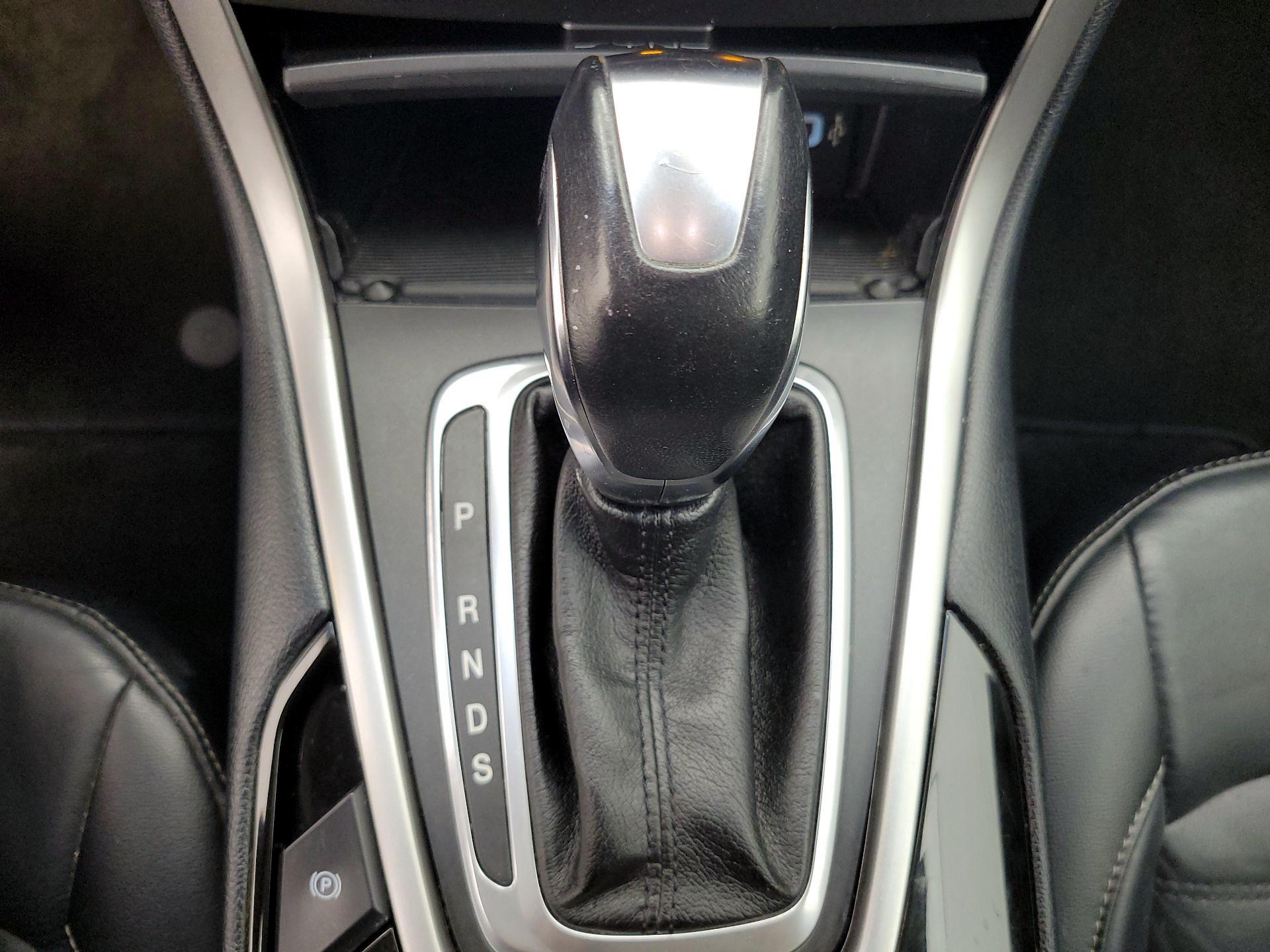 Thumbnail: 2016 Ford Edge - 18