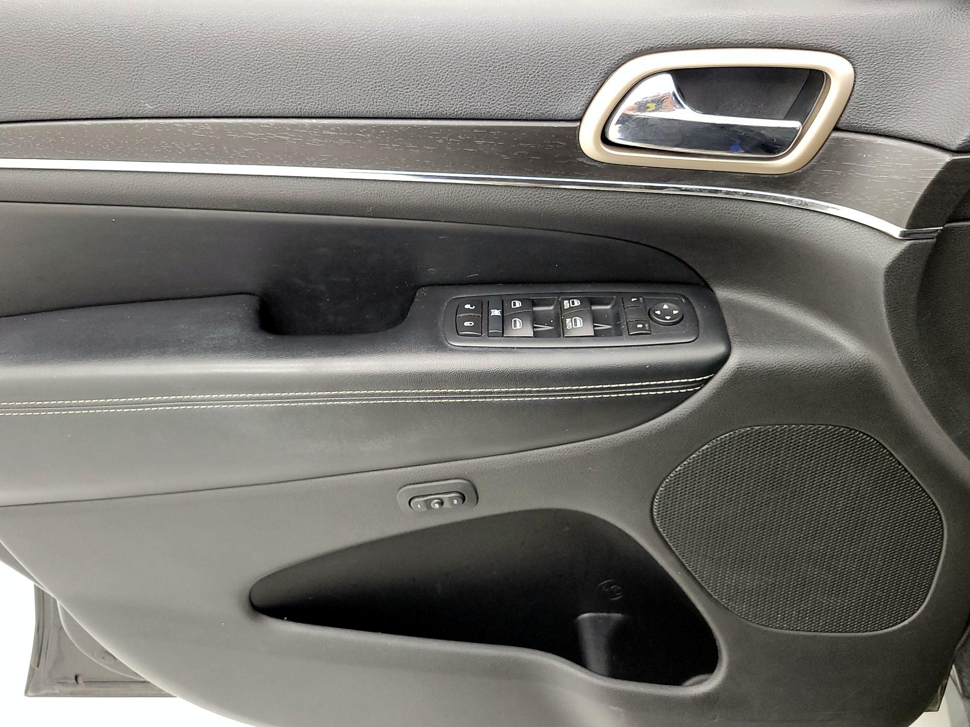 Thumbnail: 2015 Jeep Grand Cherokee - 12