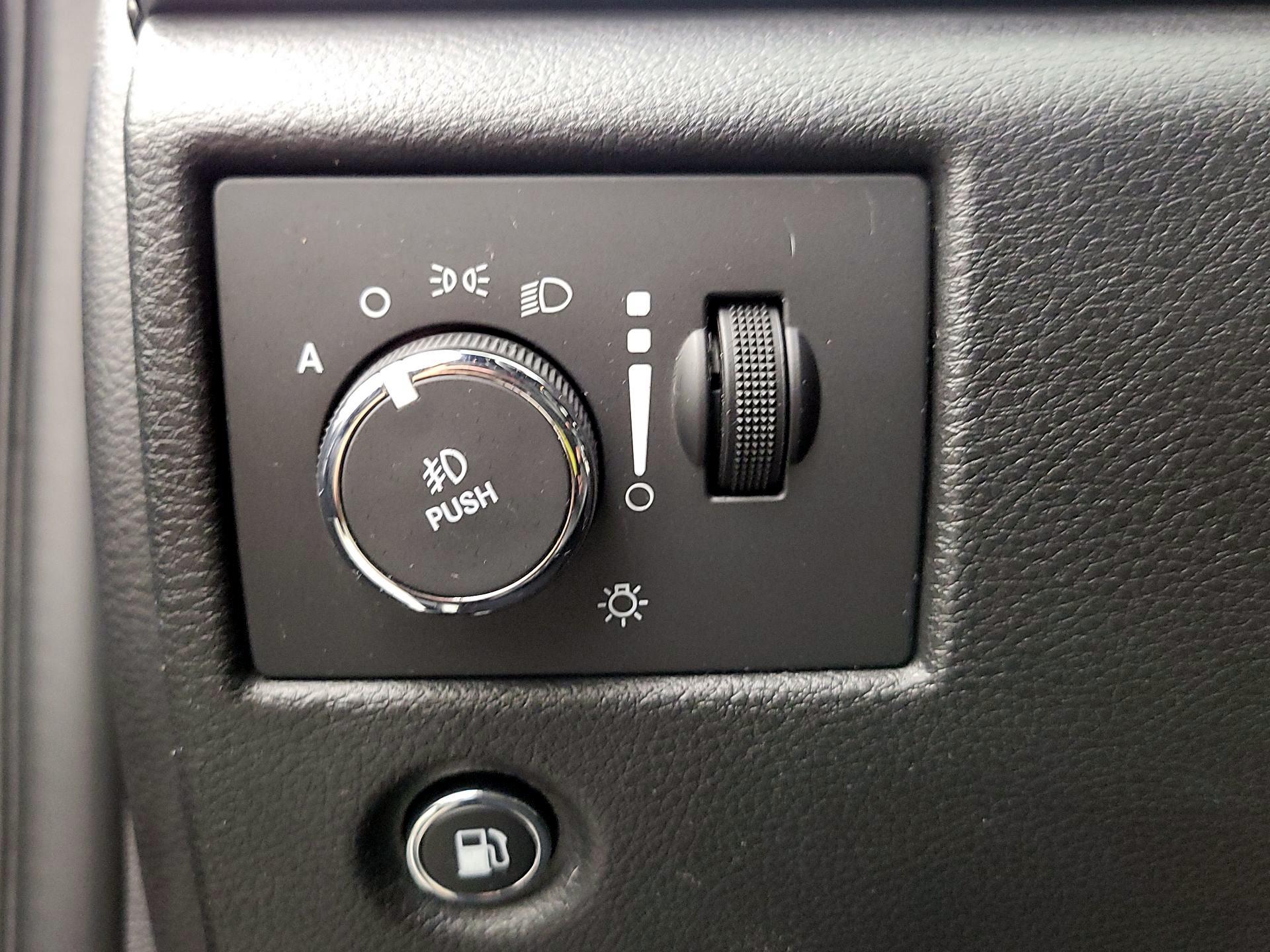 Thumbnail: 2015 Jeep Grand Cherokee - 13