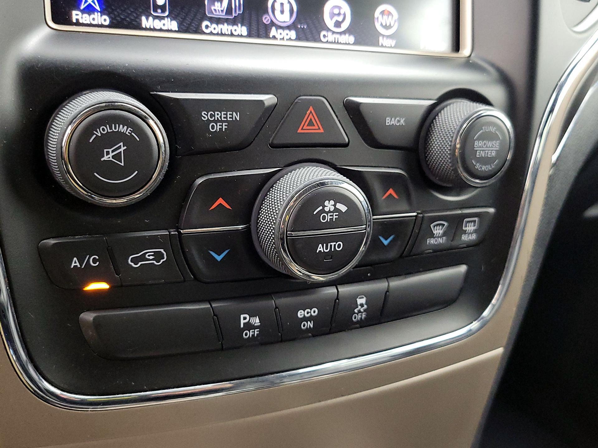 Thumbnail: 2015 Jeep Grand Cherokee - 17
