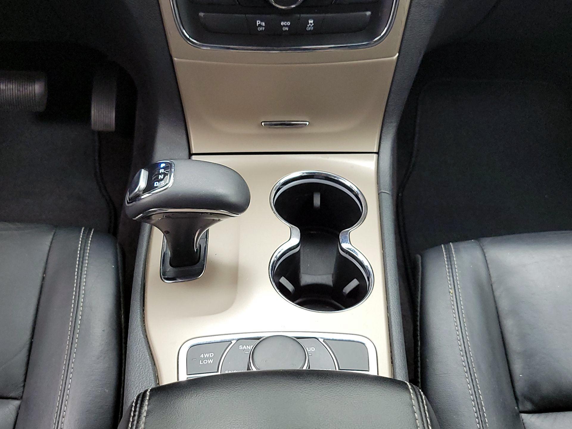 Thumbnail: 2015 Jeep Grand Cherokee - 18