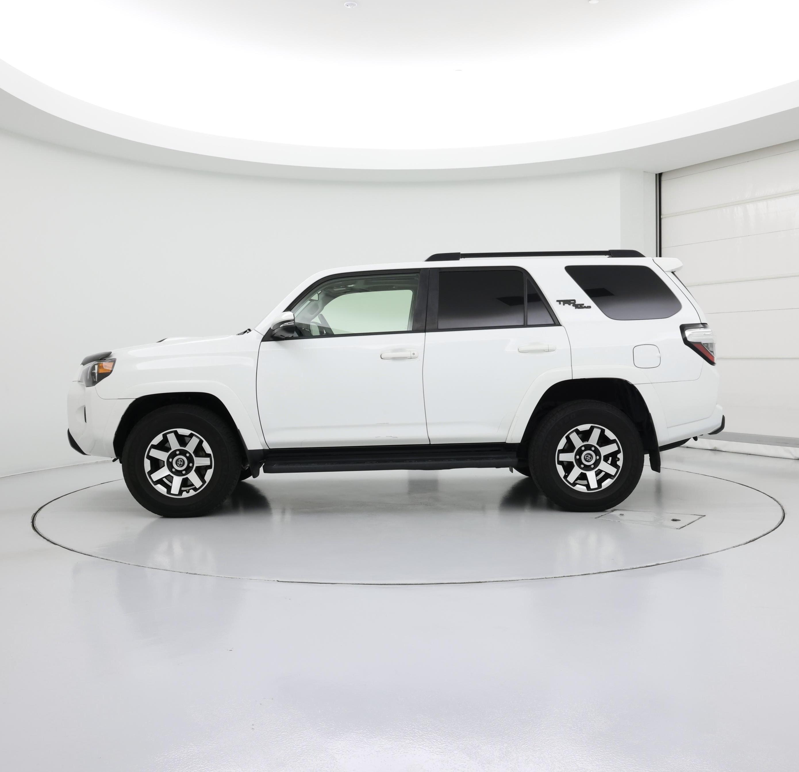 Thumbnail: 2021 Toyota 4Runner - 3