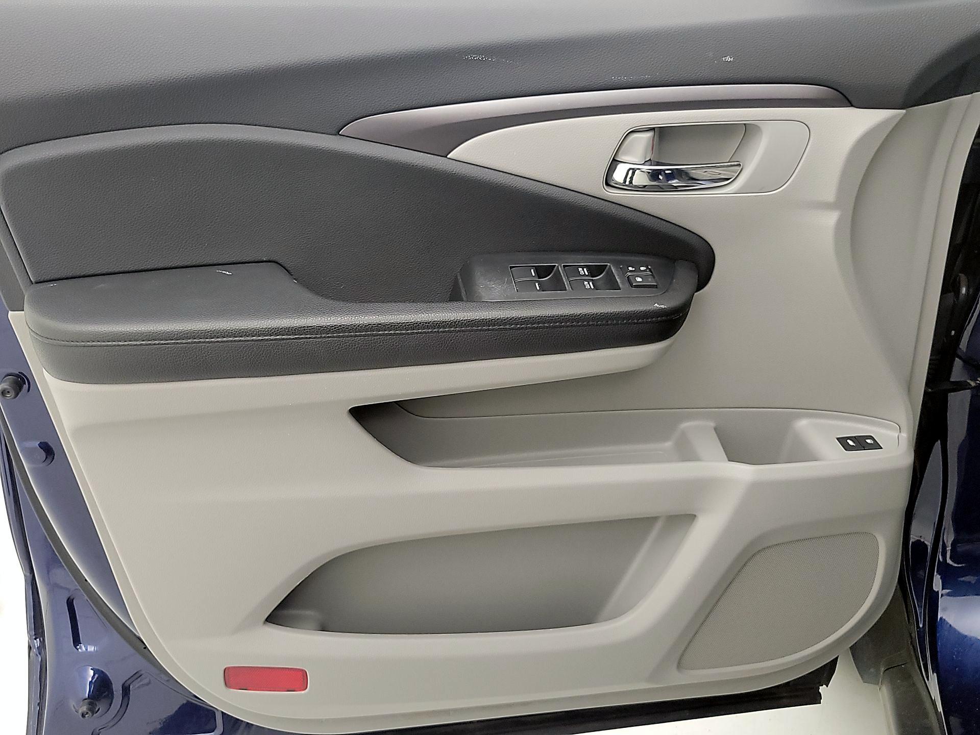 Thumbnail: 2016 Honda Pilot - 12