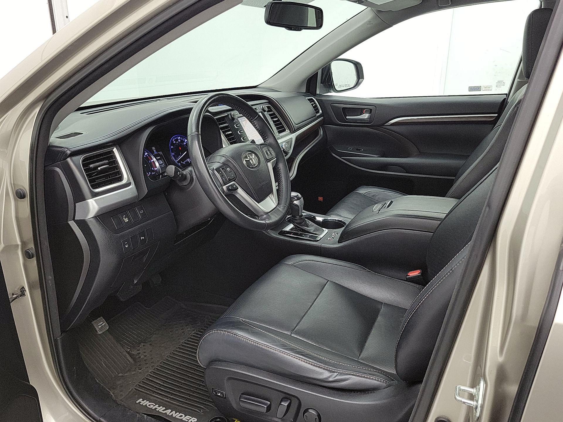 Thumbnail: 2015 Toyota Highlander - 11