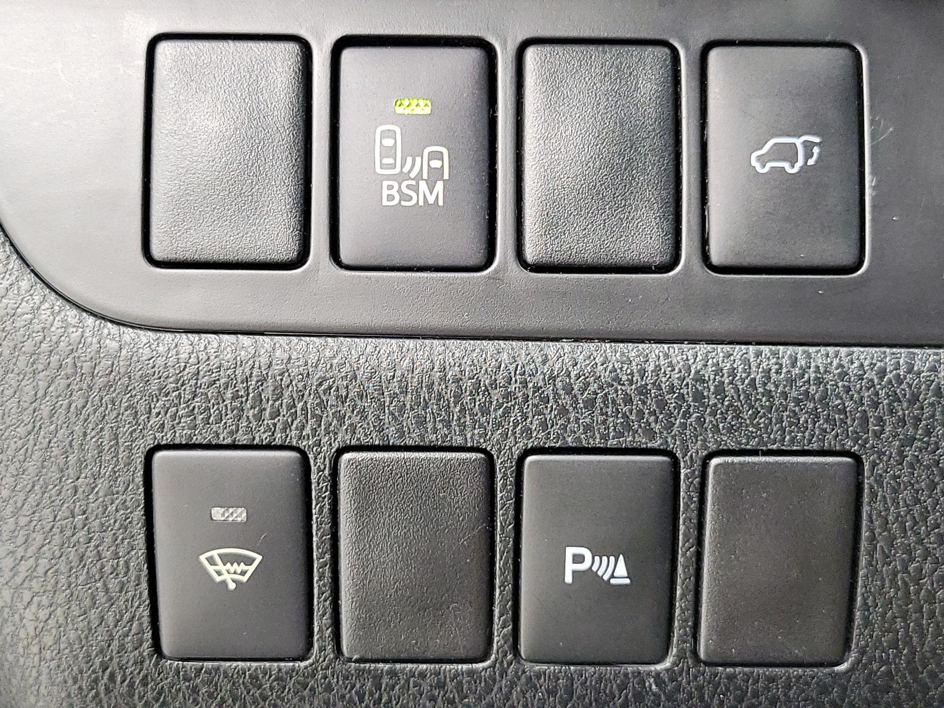 Thumbnail: 2015 Toyota Highlander - 13