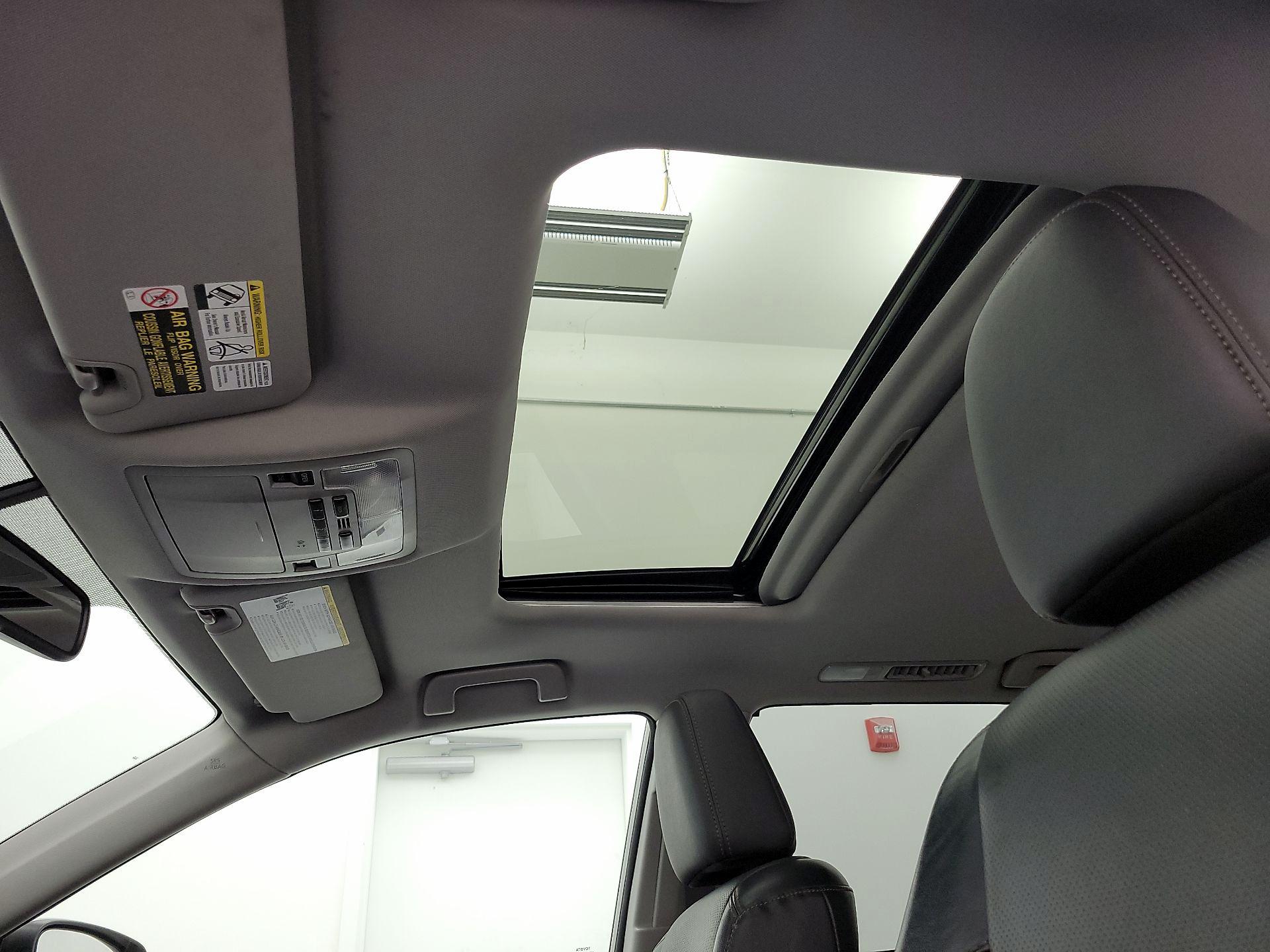 Thumbnail: 2015 Toyota Highlander - 20