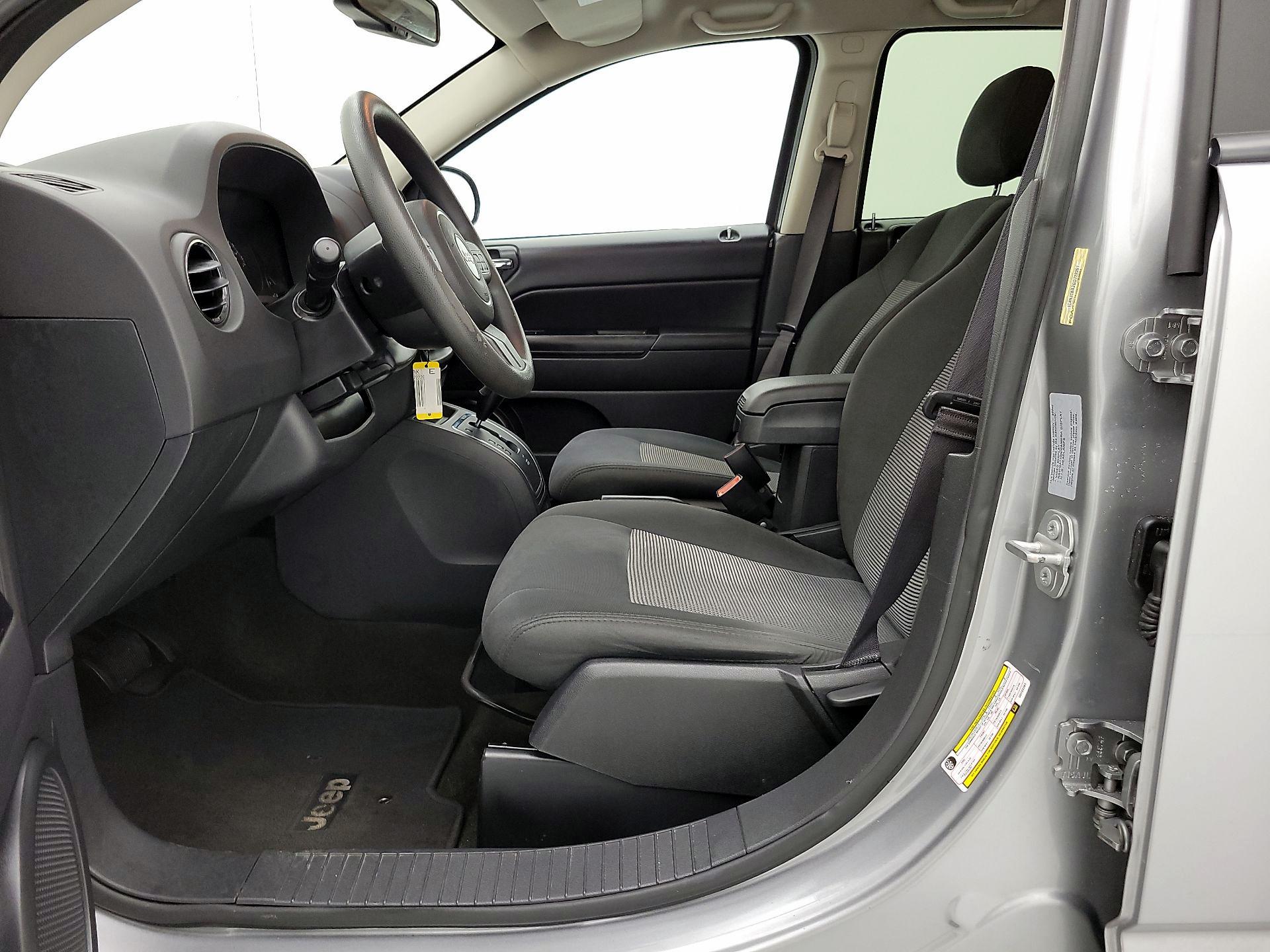 Thumbnail: 2016 Jeep Compass - 11