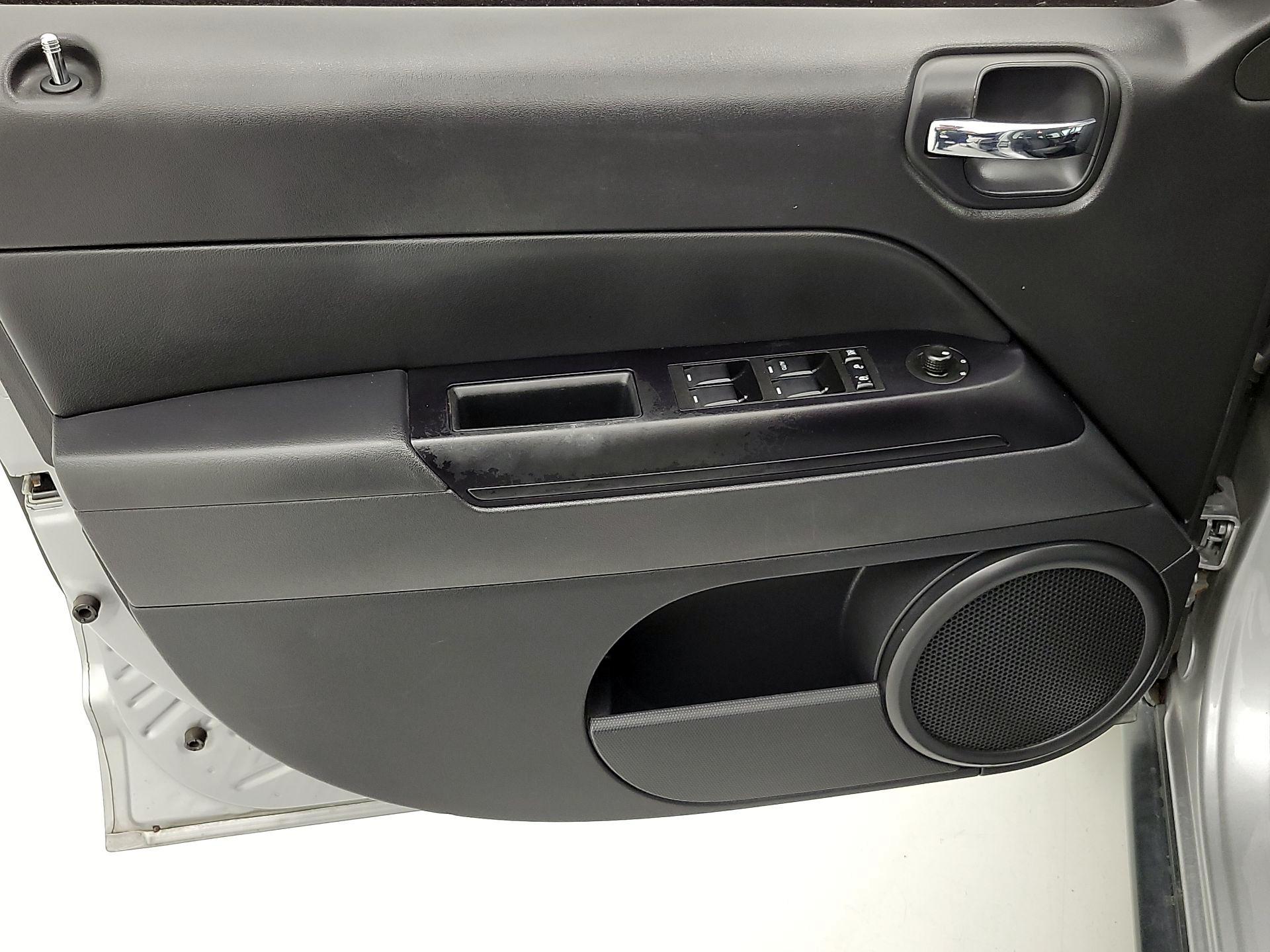 Thumbnail: 2016 Jeep Compass - 12