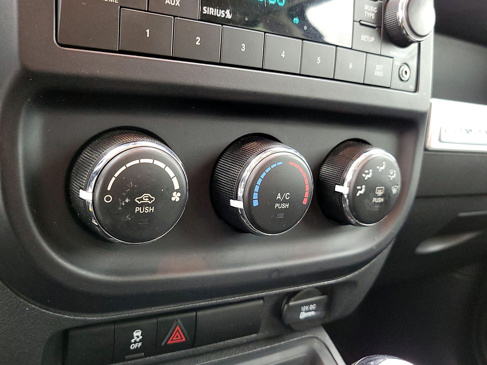 Thumbnail: 2016 Jeep Compass - 14