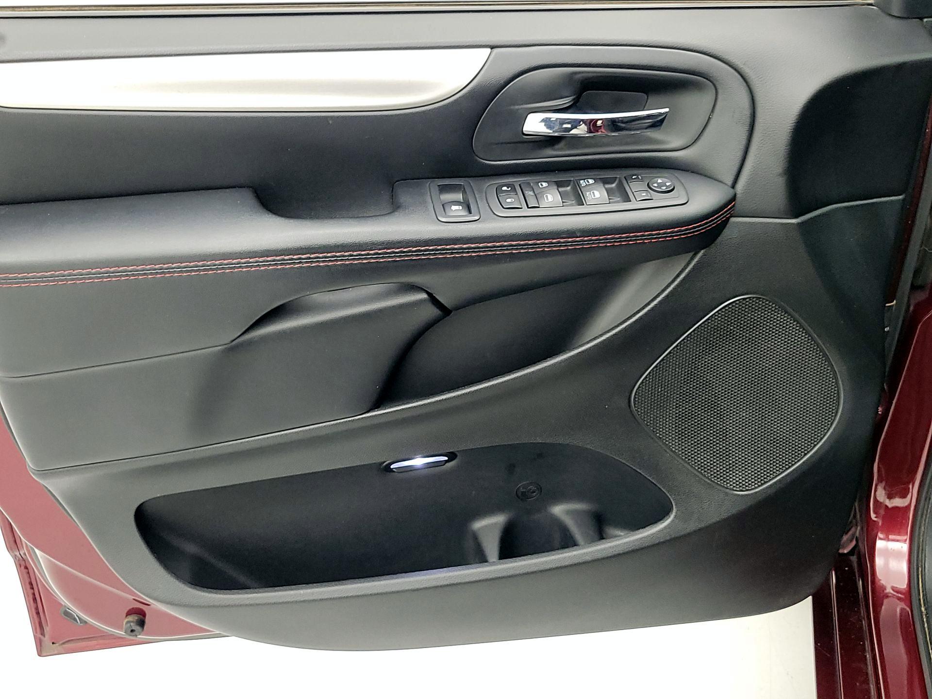 Thumbnail: 2019 Dodge Grand Caravan - 12