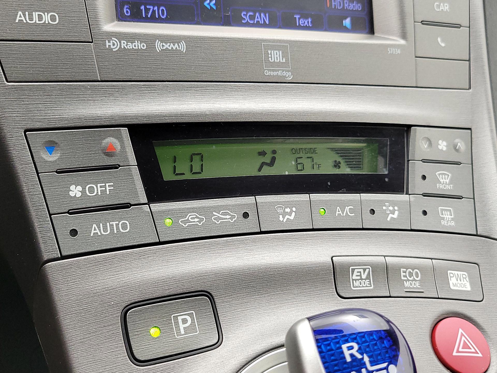 Thumbnail: 2014 Toyota Prius - 17