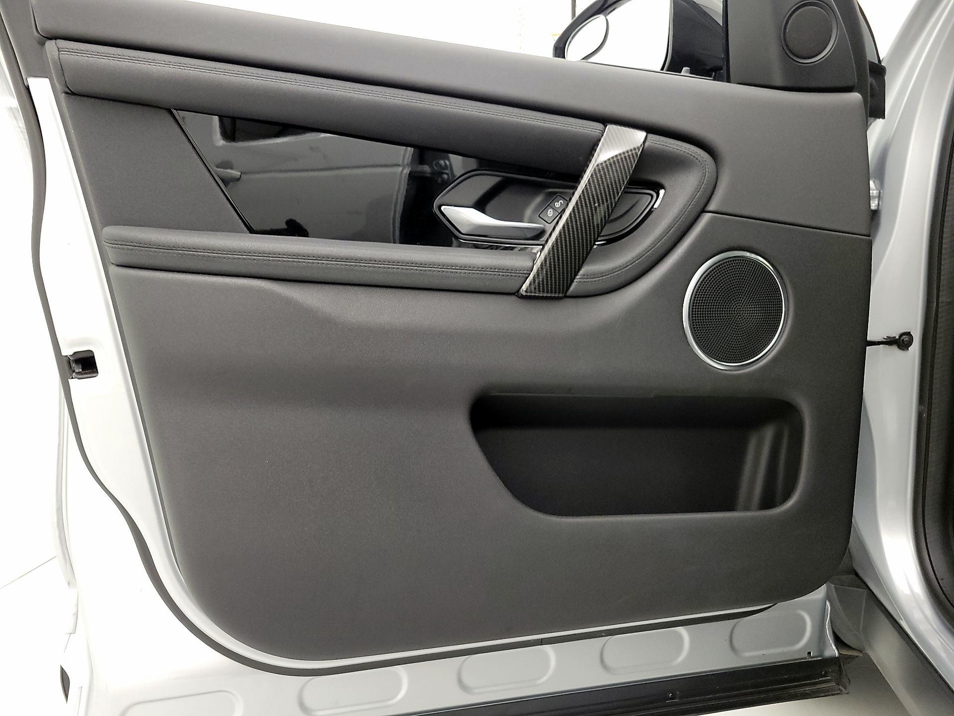 Thumbnail: 2020 Land Rover Discovery Sport - 12