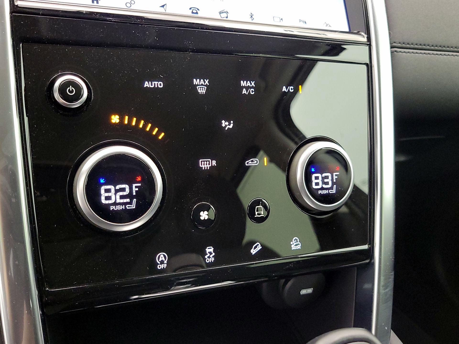 Thumbnail: 2020 Land Rover Discovery Sport - 17