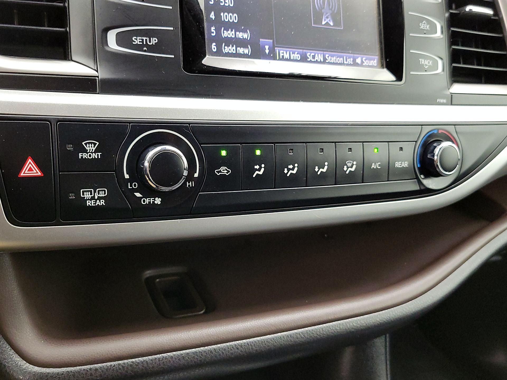 Thumbnail: 2019 Toyota Highlander - 16
