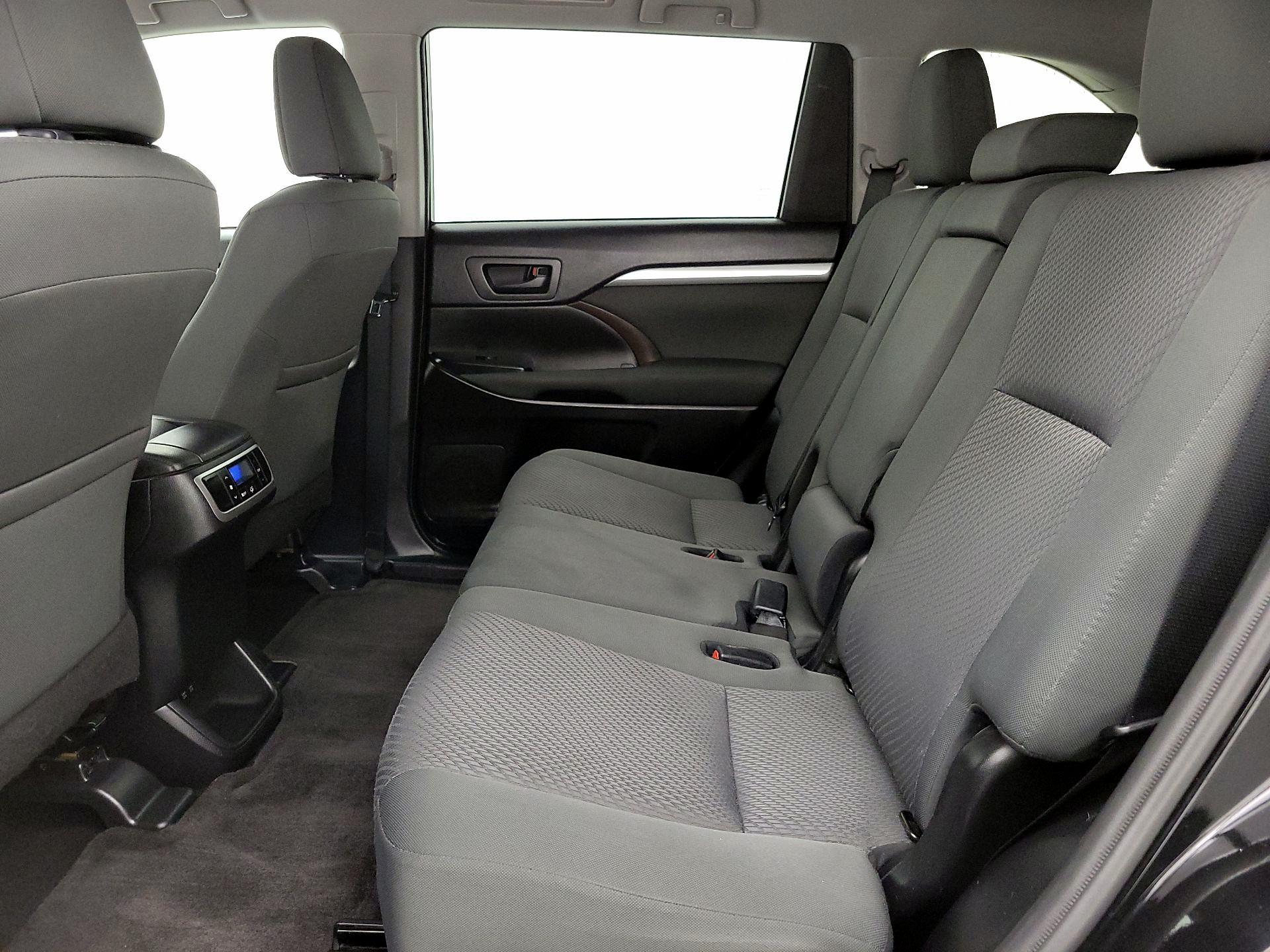 Thumbnail: 2019 Toyota Highlander - 19